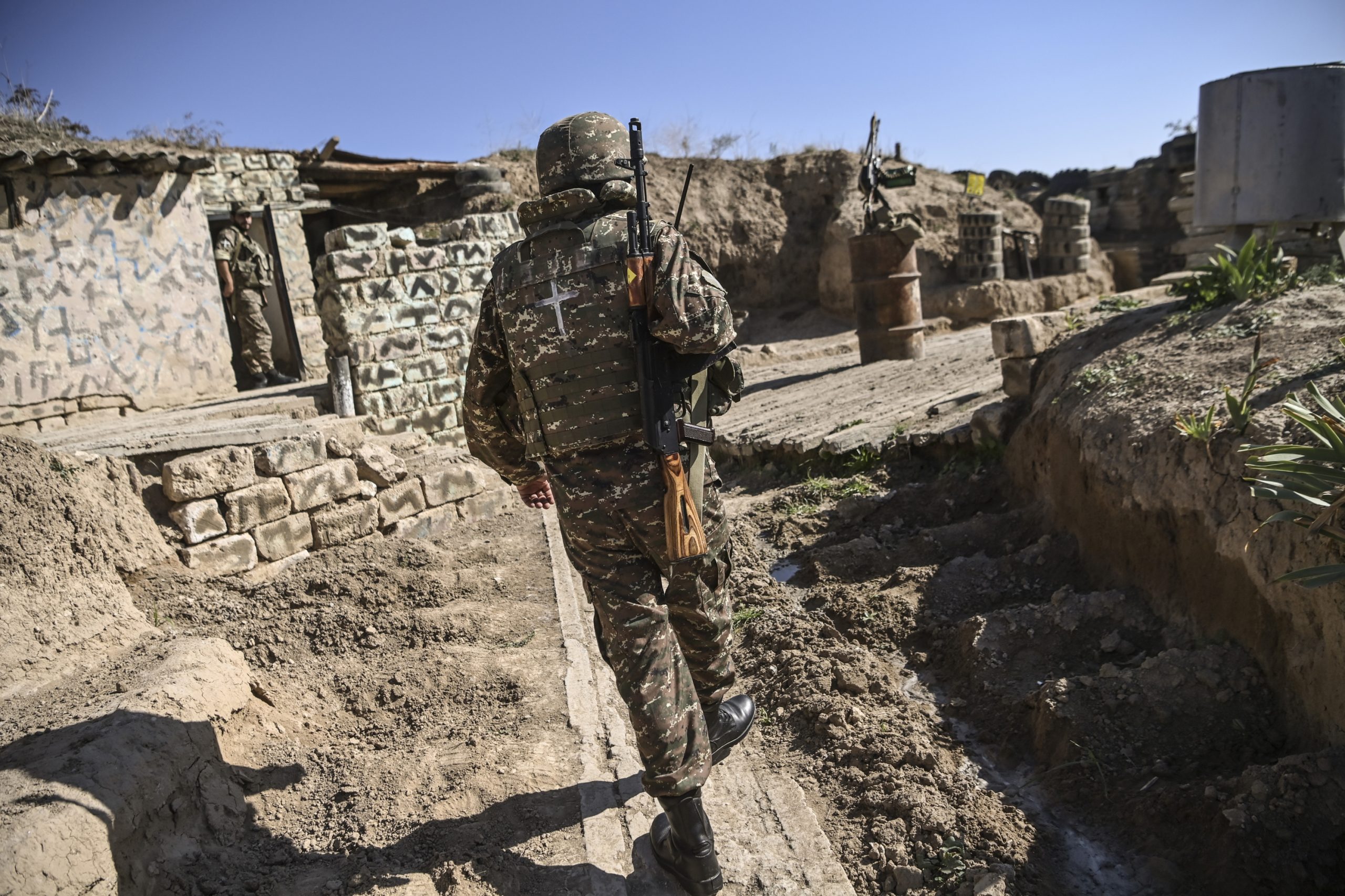 Arménia e Azerbaijão acusam-se mutuamente de violação de novo cessar-fogo em Nagorno-Karabakh