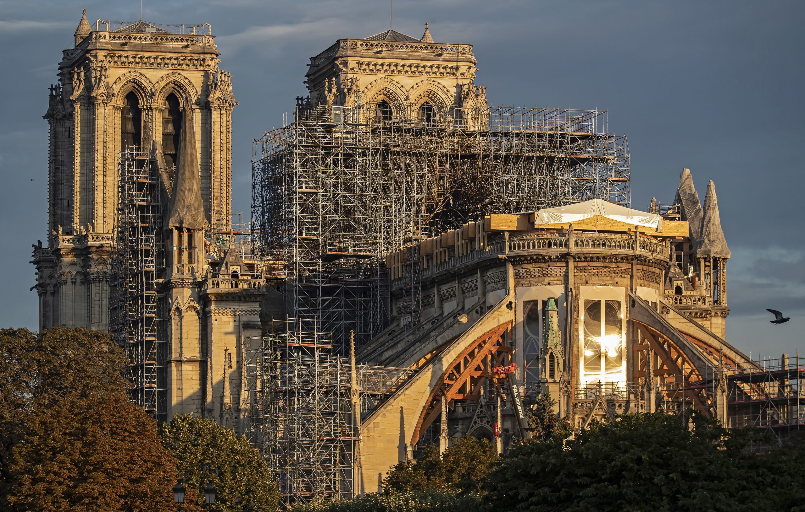 Doações para restauro da catedral Notre-Dame ascendem a 922 milhões de euros