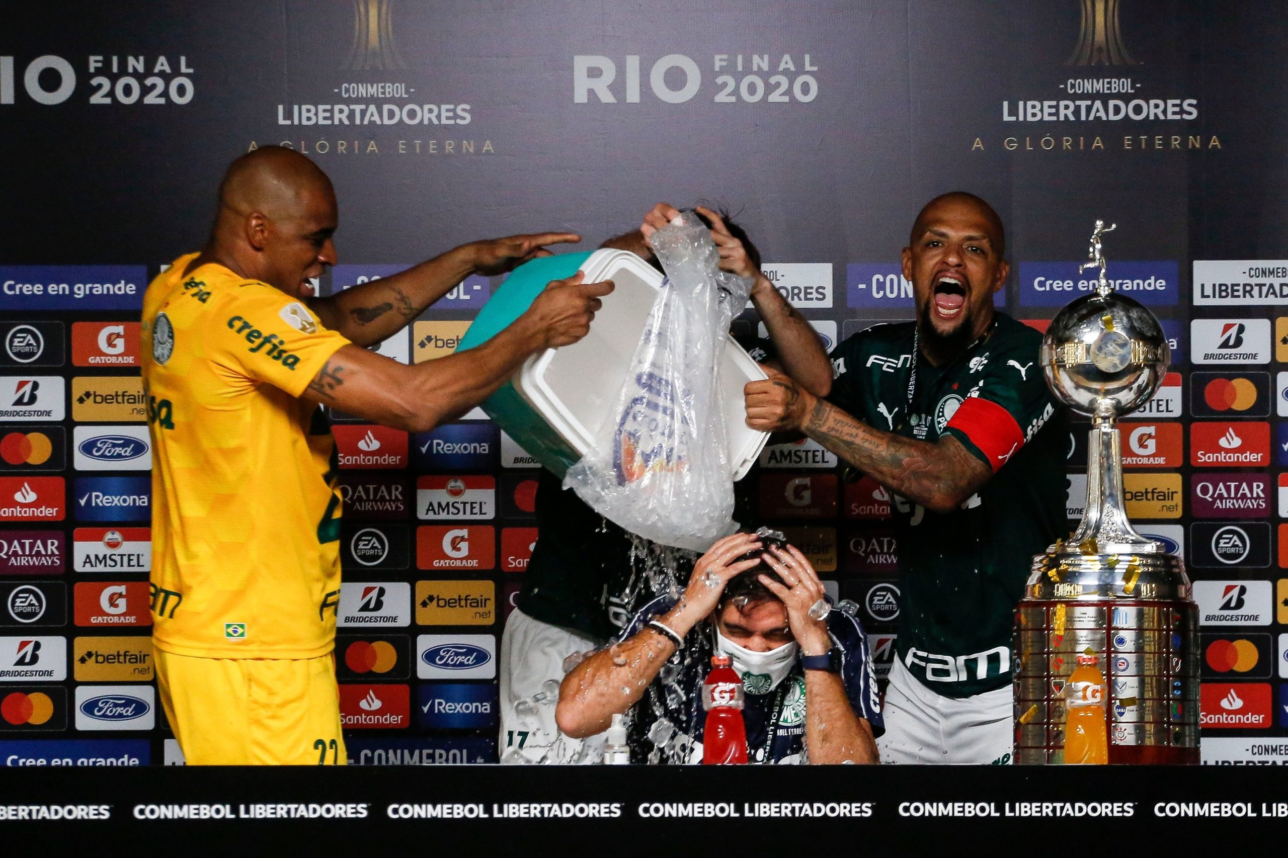 “Subimos a montanha, estamos a saborear a paisagem e é bom sentir esta emoção”. A conferência de Abel Ferreira após ter conquistado a Libertadores