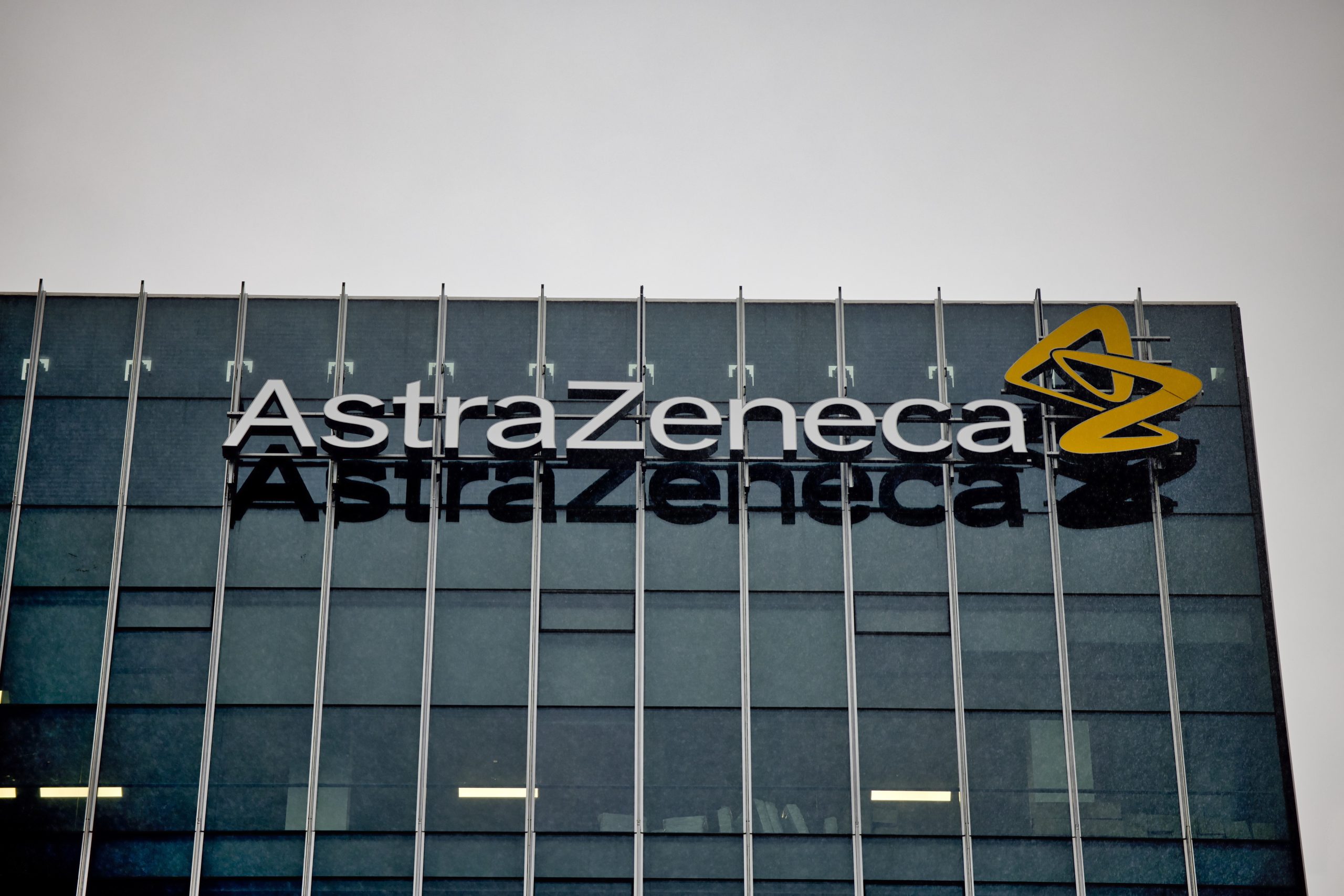 AstraZeneca pede à FDA para autorizar tratamento inédito com anticorpos