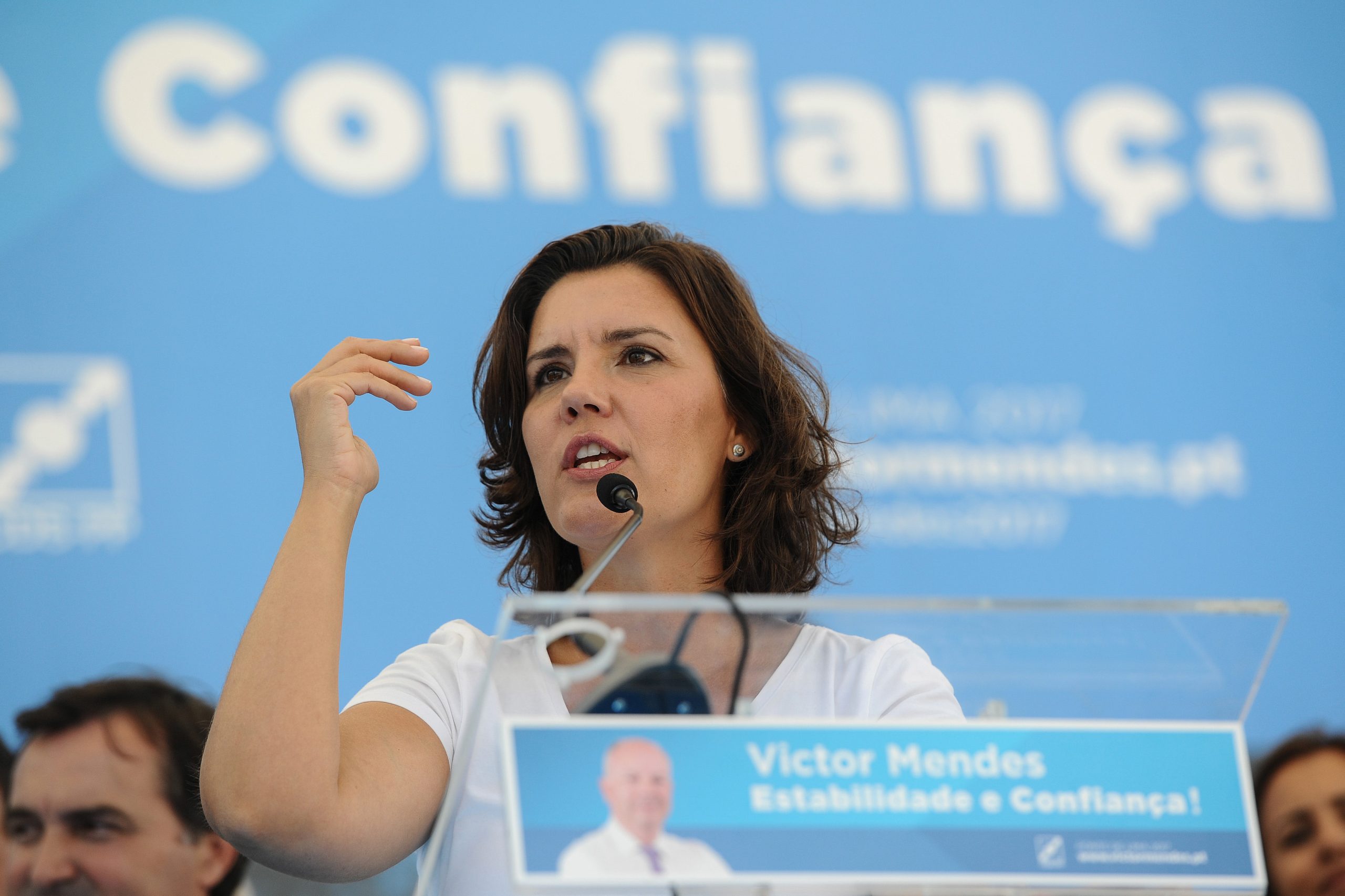 Cristas diz folgar em saber que Costa quer “acordar para a dívida”