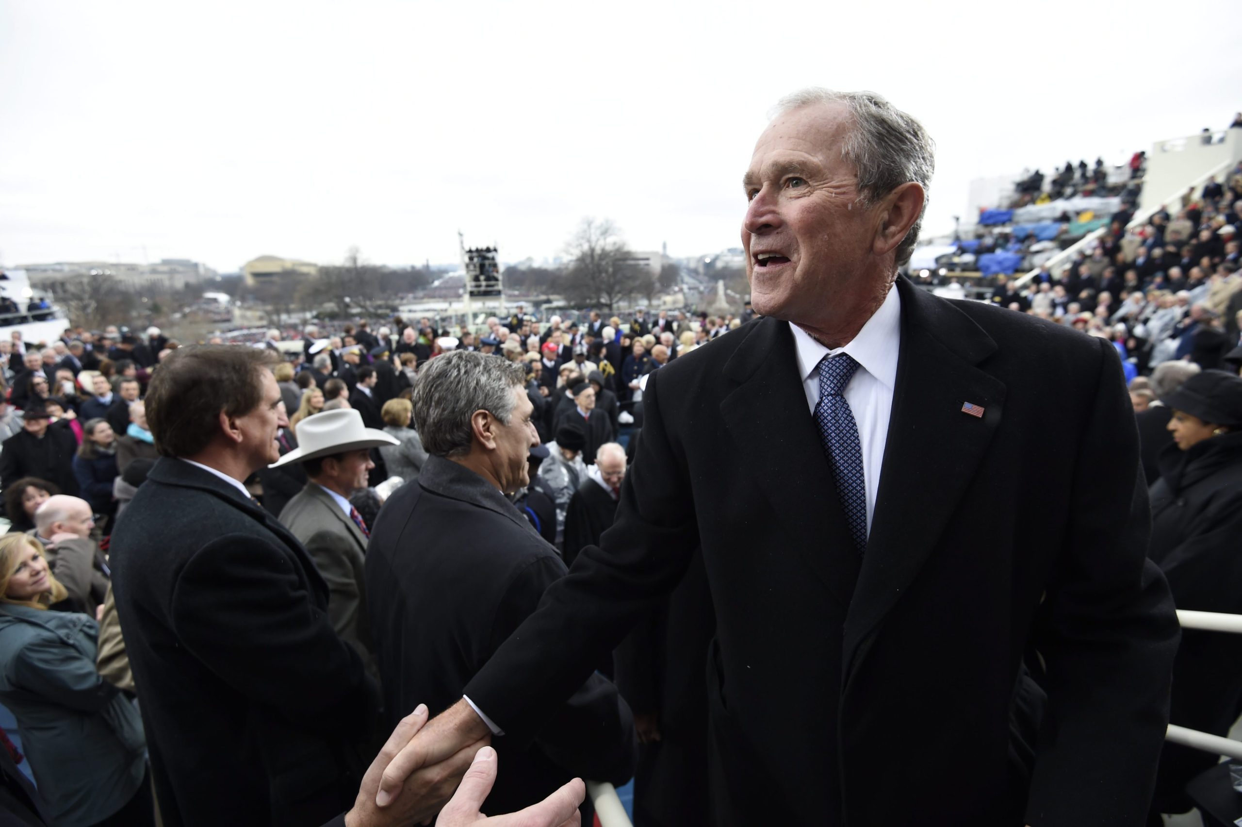 George W. Bush diz haver “evidências claras” de ingerência russa nas eleições dos EUA