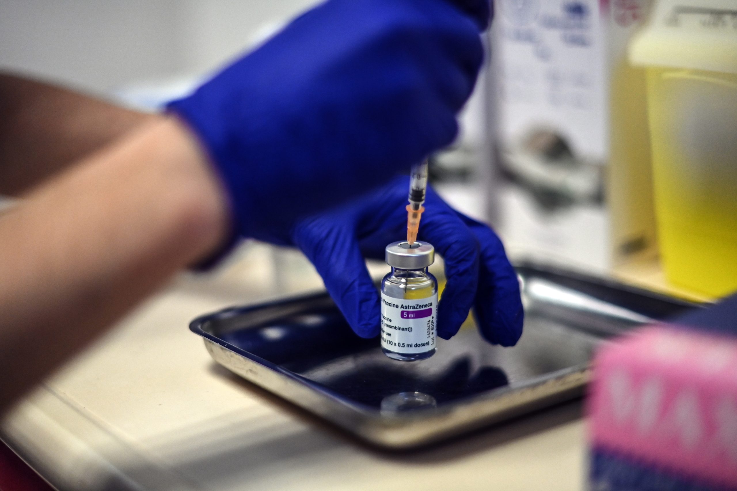 Covid-19: Finlândia suspende vacina da AstraZeneca apesar da “luz verde” da EMA