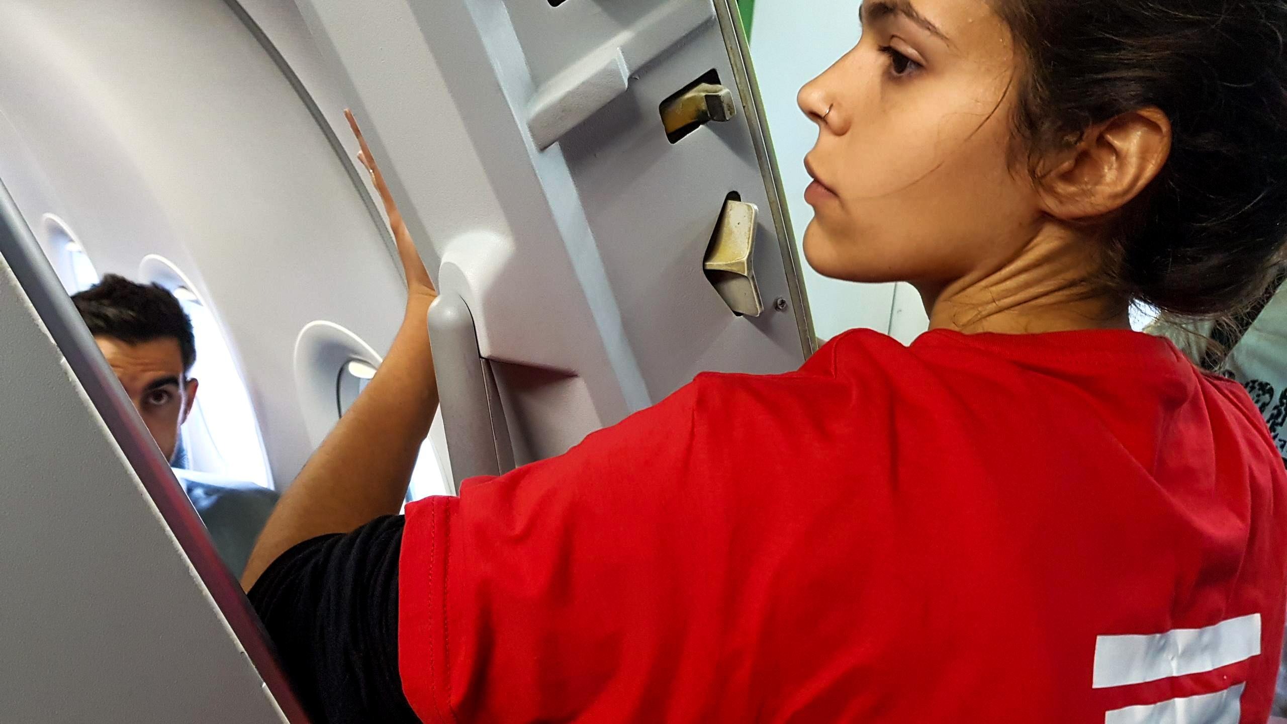 Ativista do Climáximo cola-se a um avião da TAP