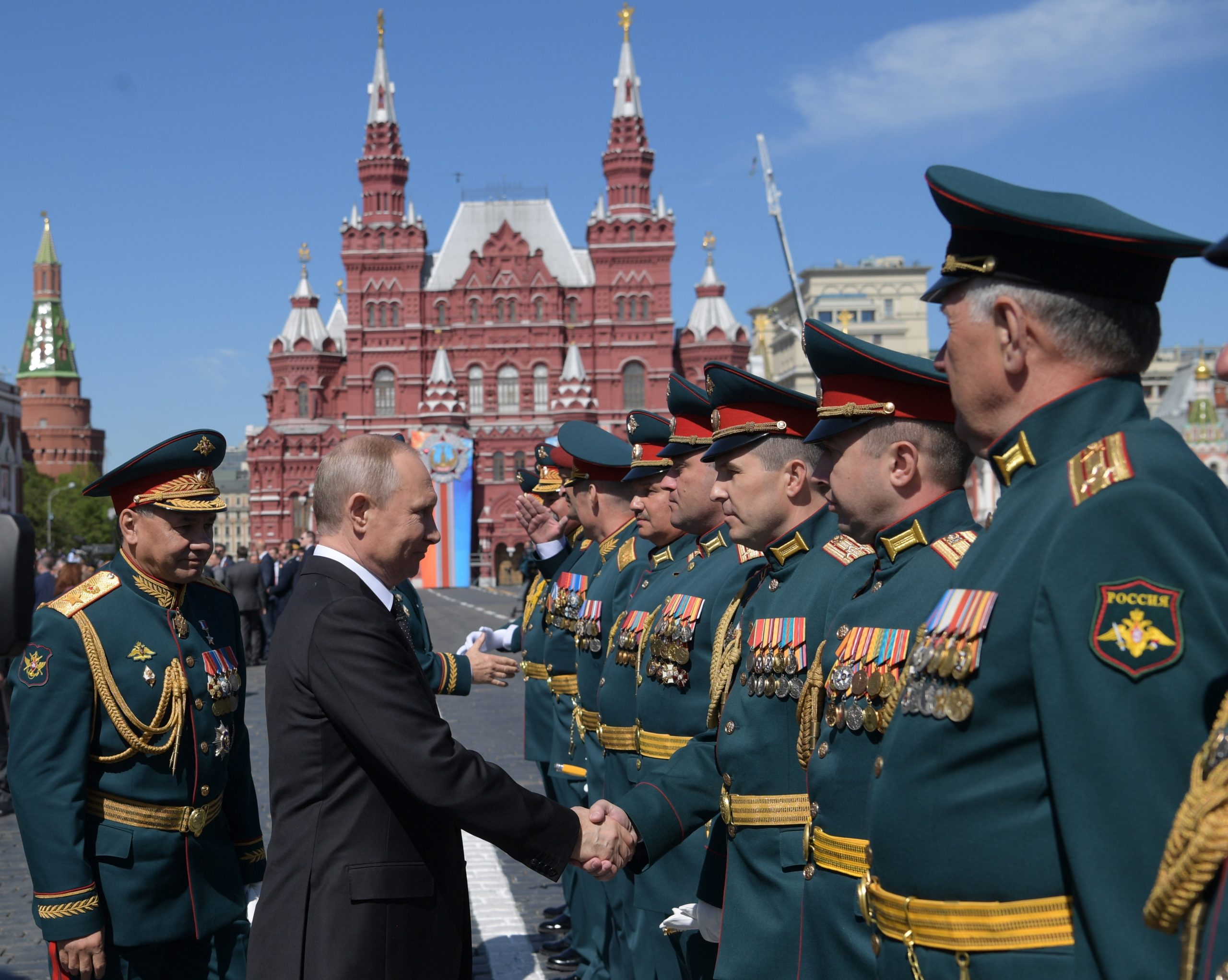 Opositores e simpatizantes de Putin pedem “mobilização geral” para a guerra na Ucrânia. Kremlin recusa e ameaça com prisão