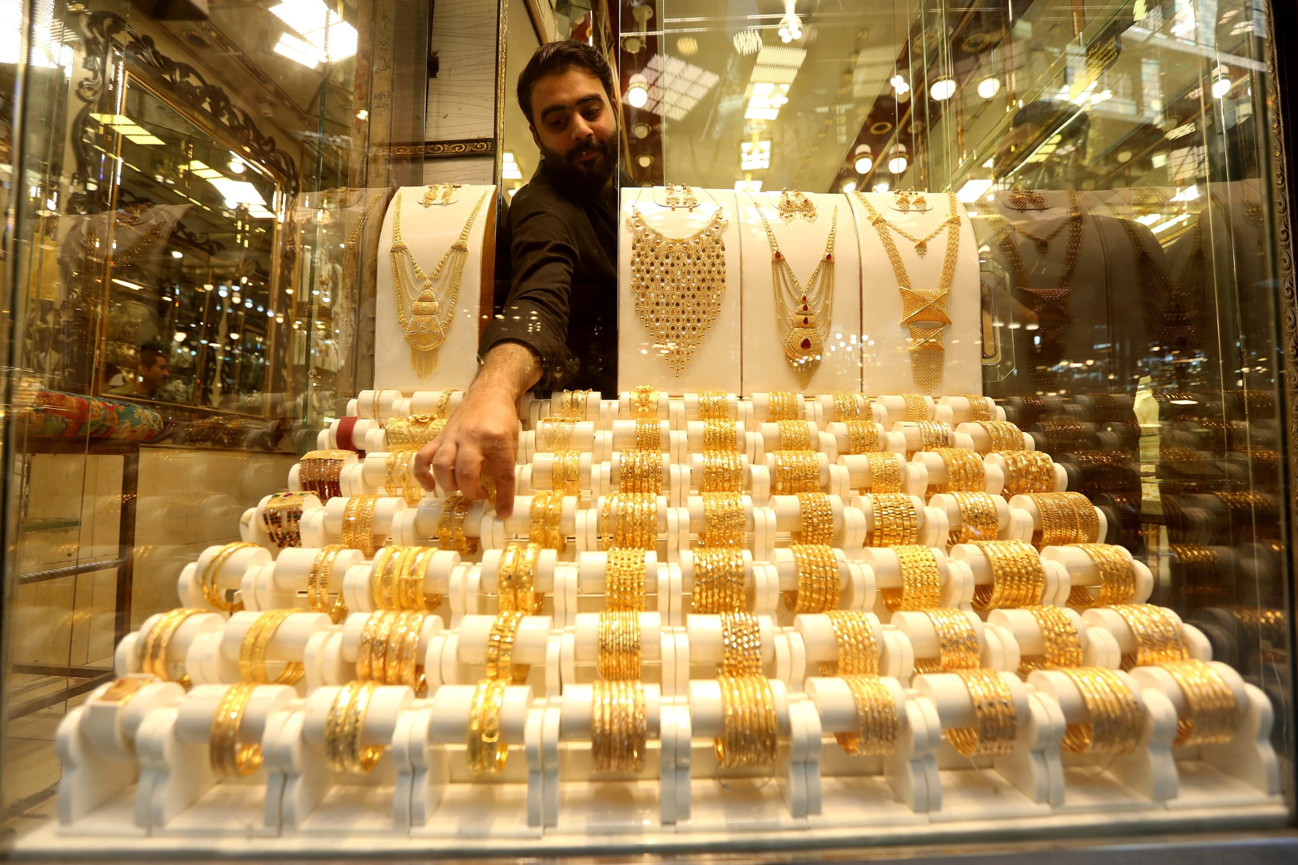 Ouro atinge novo máximo histórico acima dos 3.115 dólares