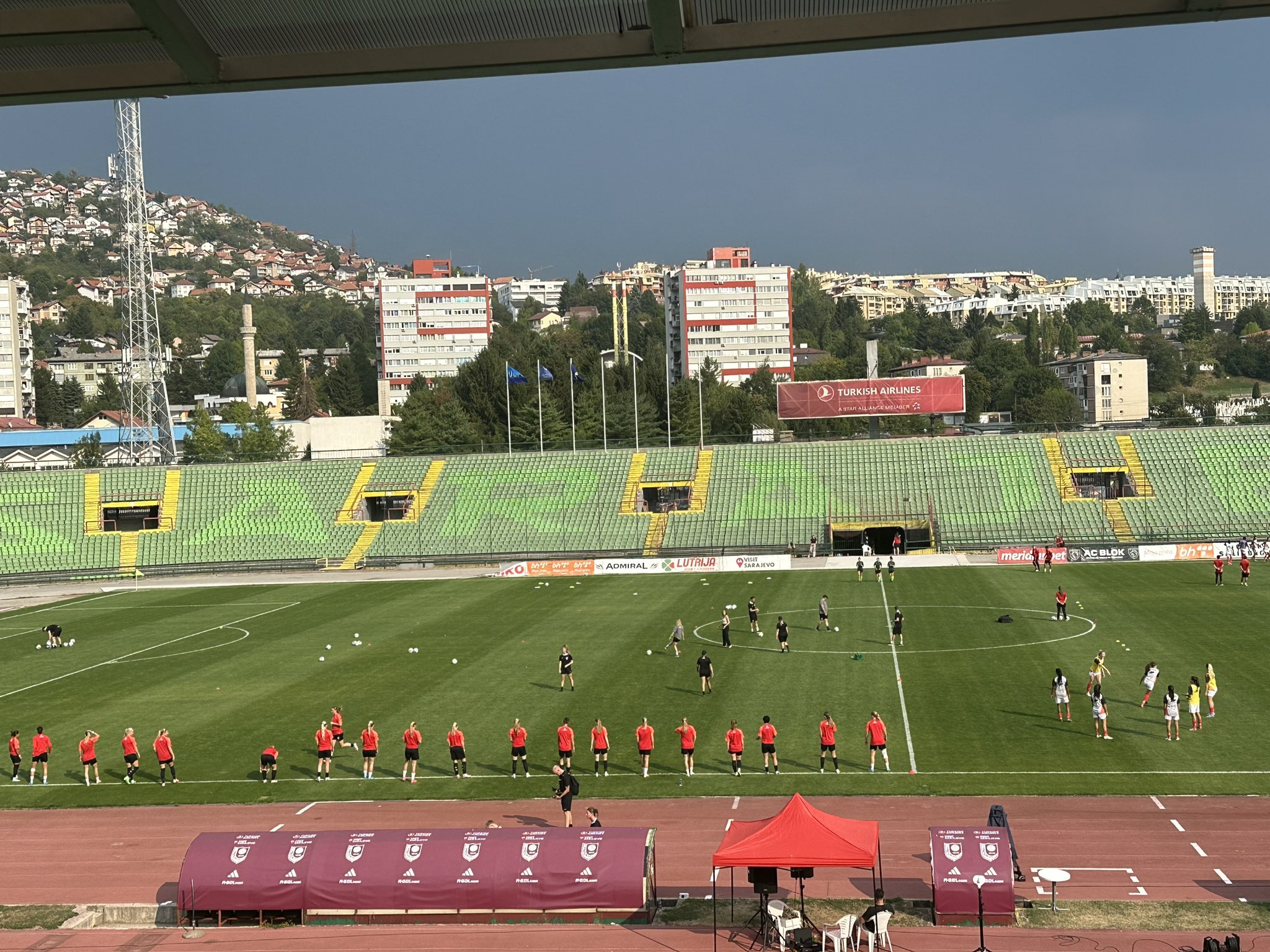 Champions feminina: jogo do Benfica foi interrompido aos quatro minutos após tempestade inesperada em Sarajevo
