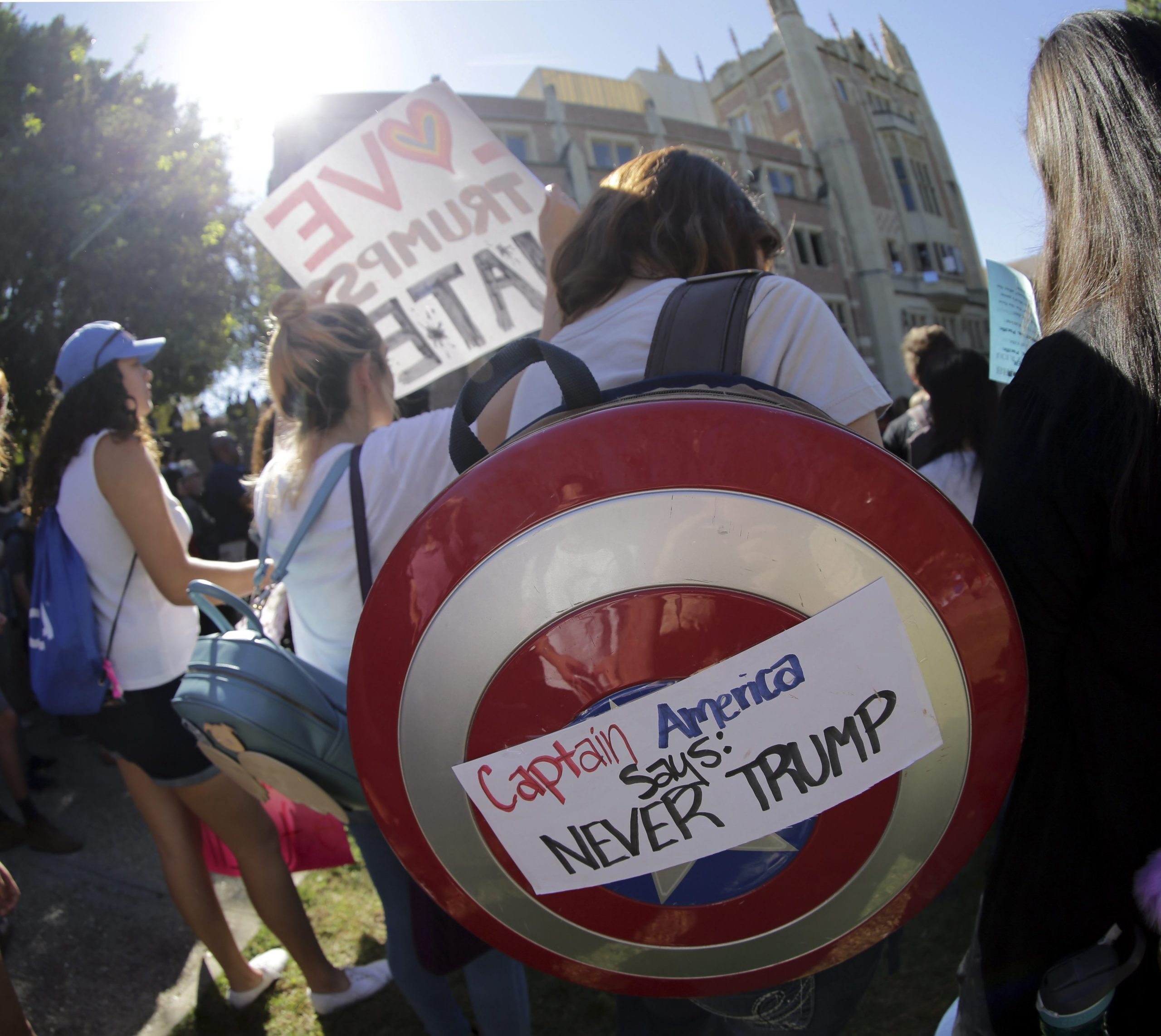 “Not My President”. Milhares de americanos voltaram às ruas para protestar contra Trump