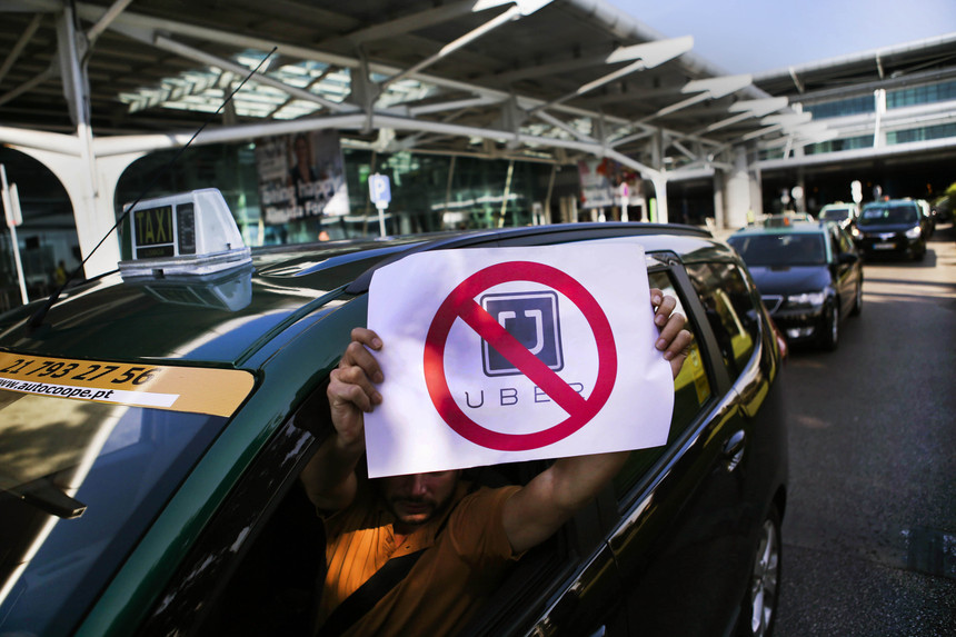 Taxistas vão pedir indemnização de seis milhões de euros à Uber