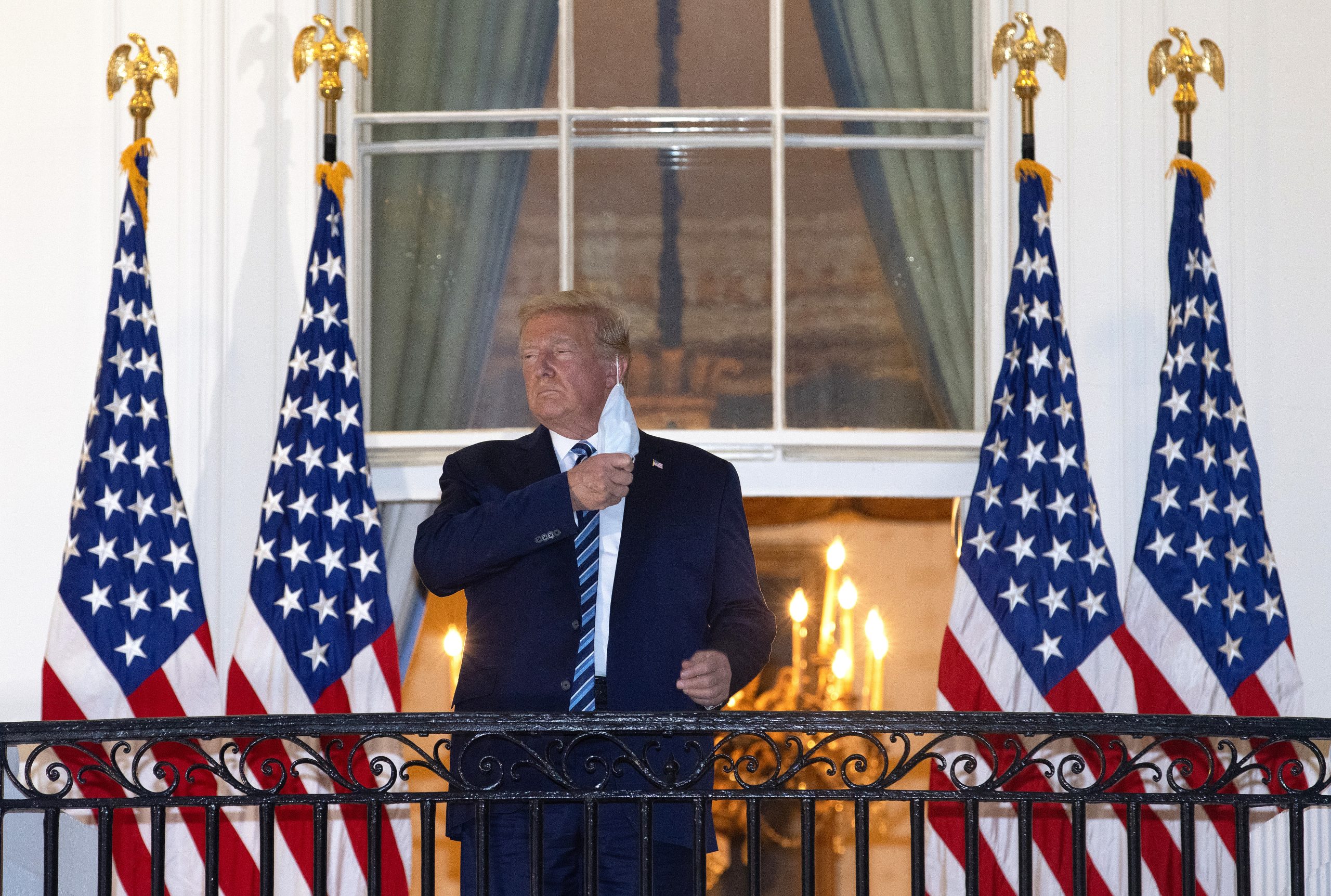 Facebook apaga mais de 270 contas falsas que apoiavam Donald Trump