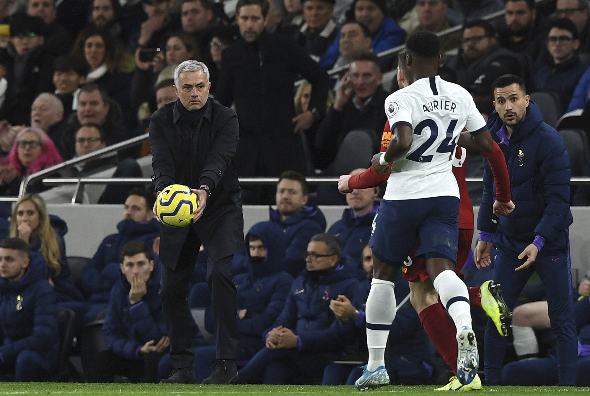 Jogadores do Tottenham desculpam-se por quebra do isolamento
