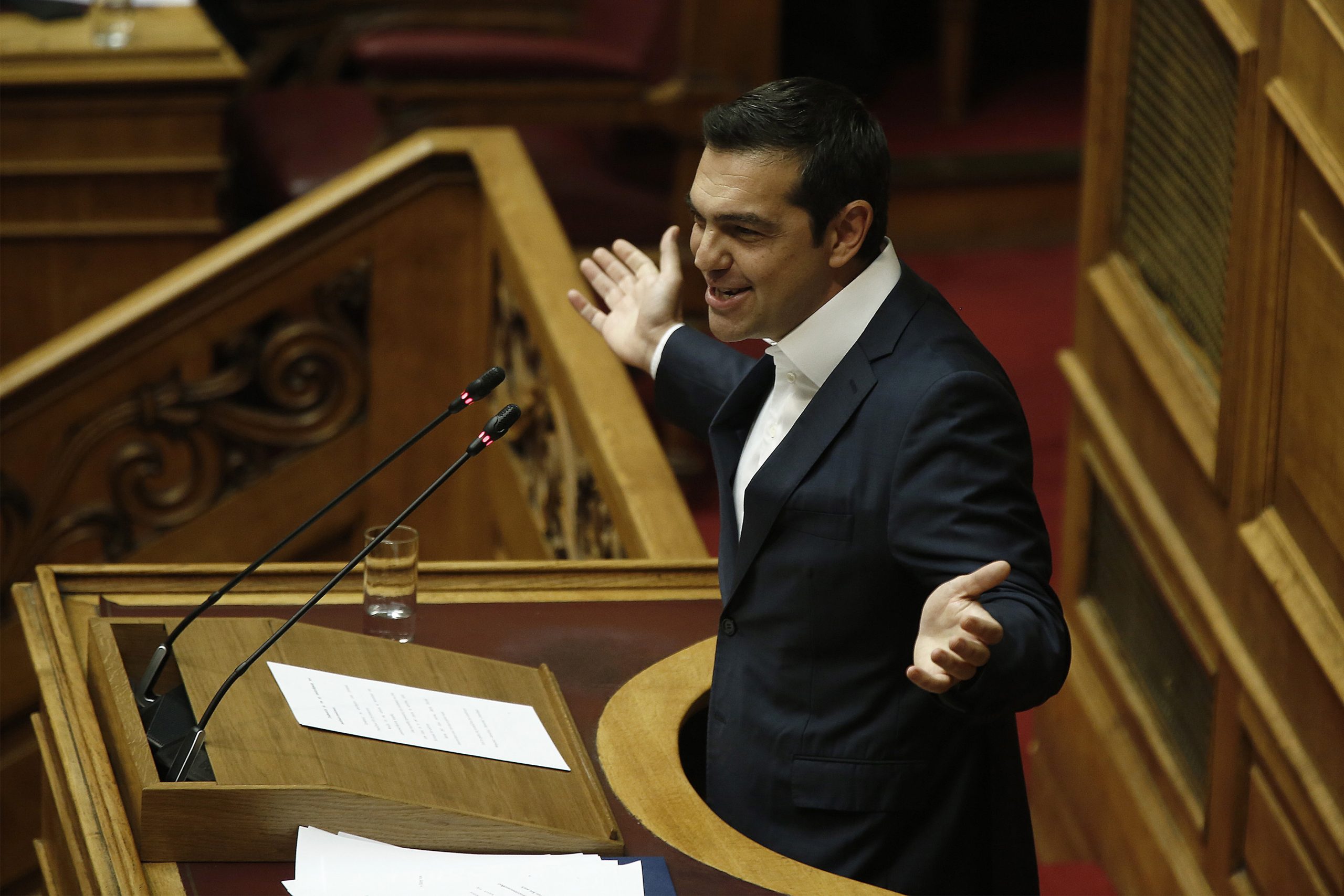 Grécia anuncia acordo sobre nome da Macedónia que põe fim a disputa de décadas