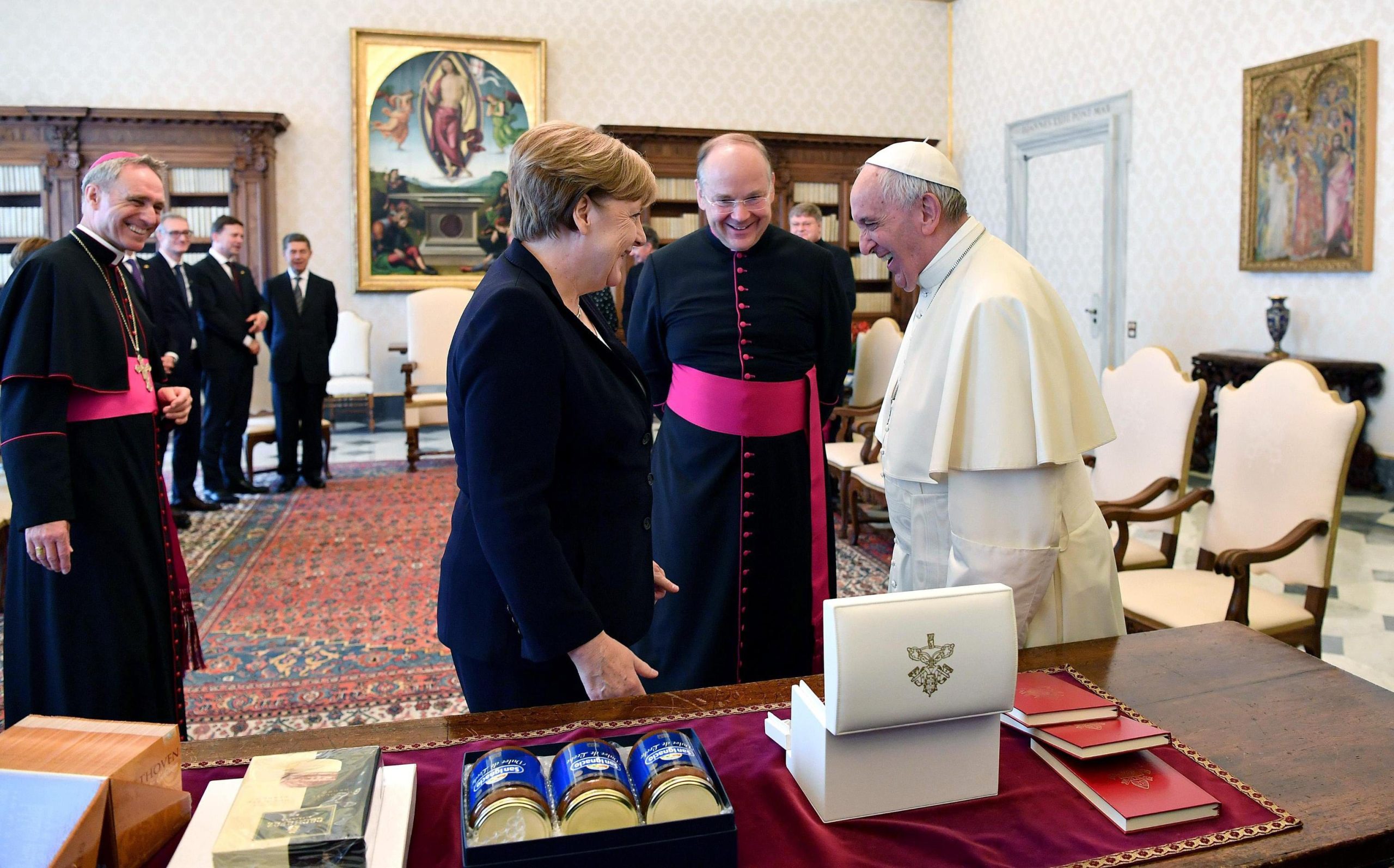 Papa recebeu Angela Merkel no Vaticano. Acordo de Paris entre os temas abordados