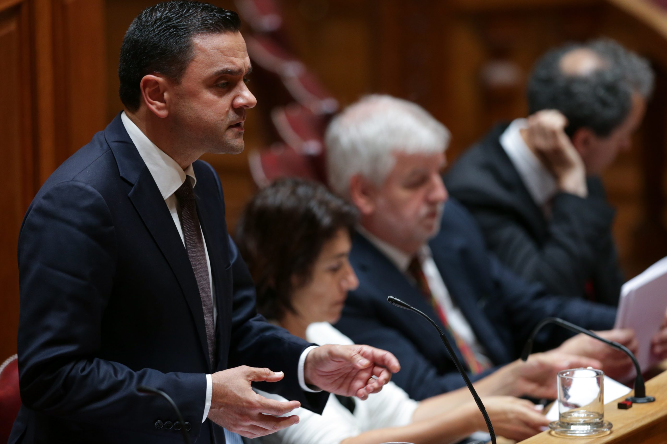 Governo prefere aprovação de descentralização de competências antes das férias