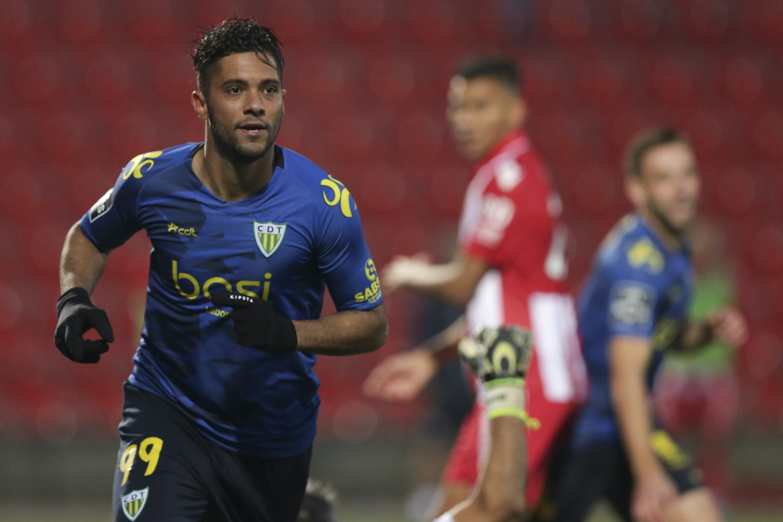 Tondela vence em casa do Desportivo das Aves