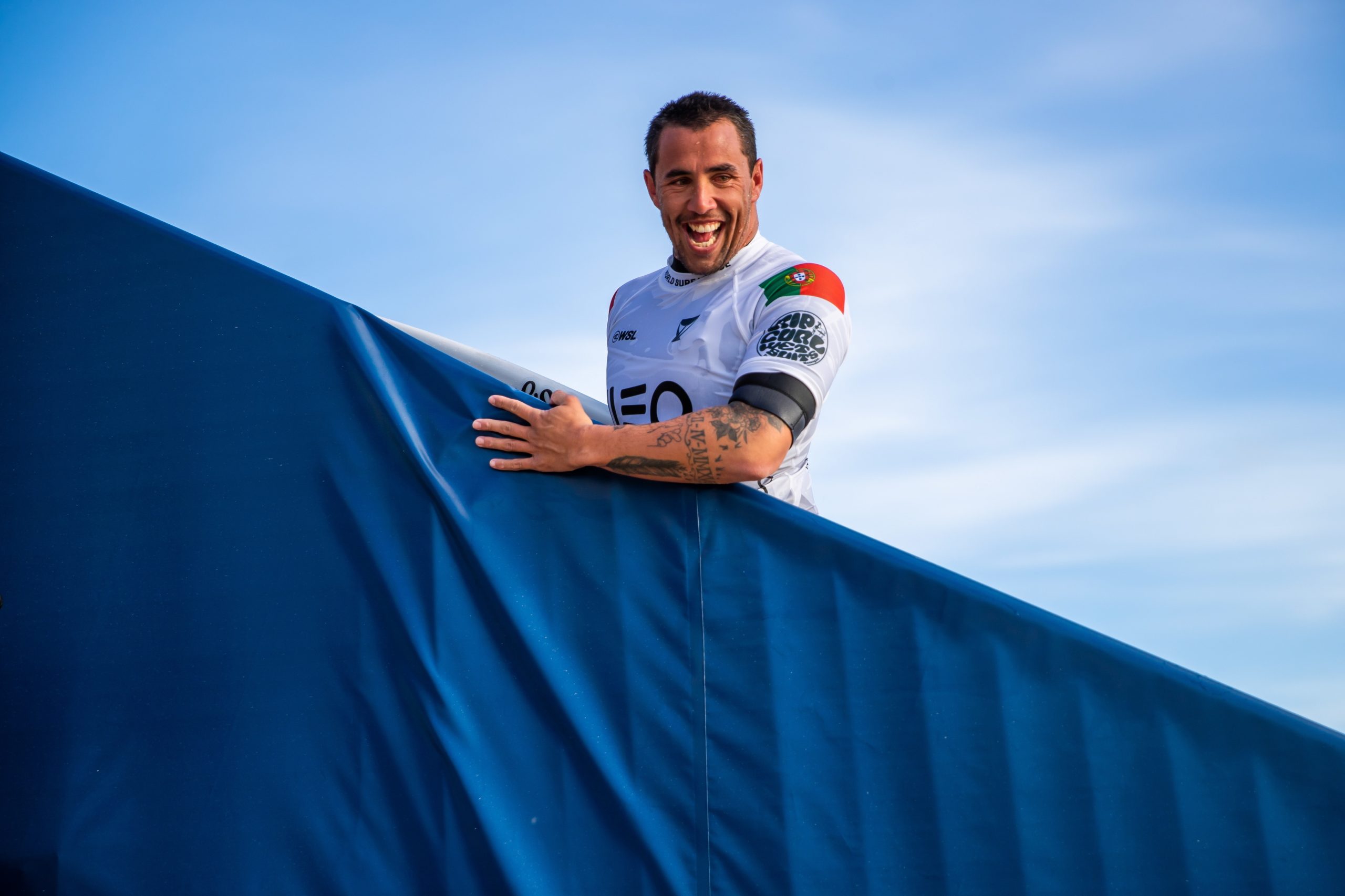 Vasco Ribeiro e Francisca Veselko vencem segunda etapa do circuito português de surf