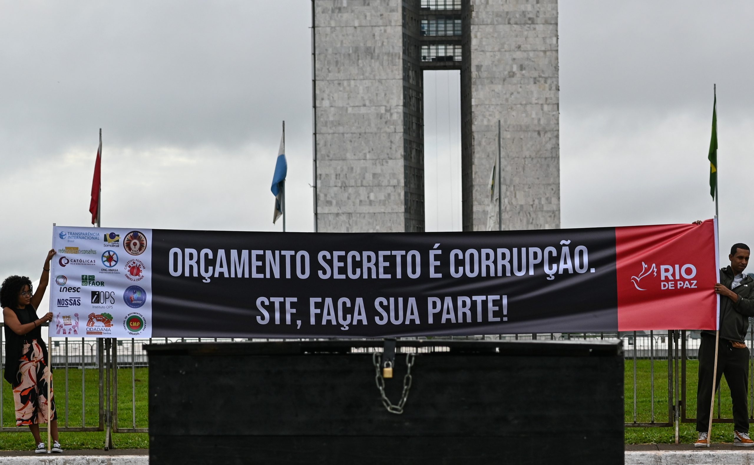 Ativistas protestam contra “orçamento secreto” no Brasil