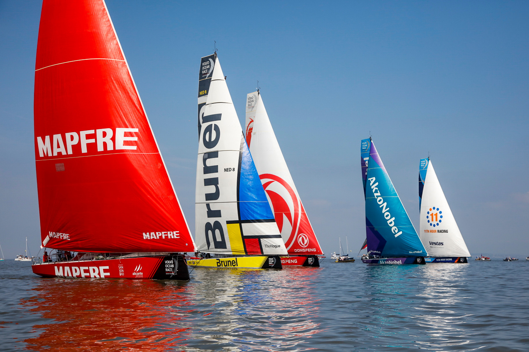 Partida lenta da 10ª etapa  com a frota da Volvo Ocean Race rumo a Gotemburgo