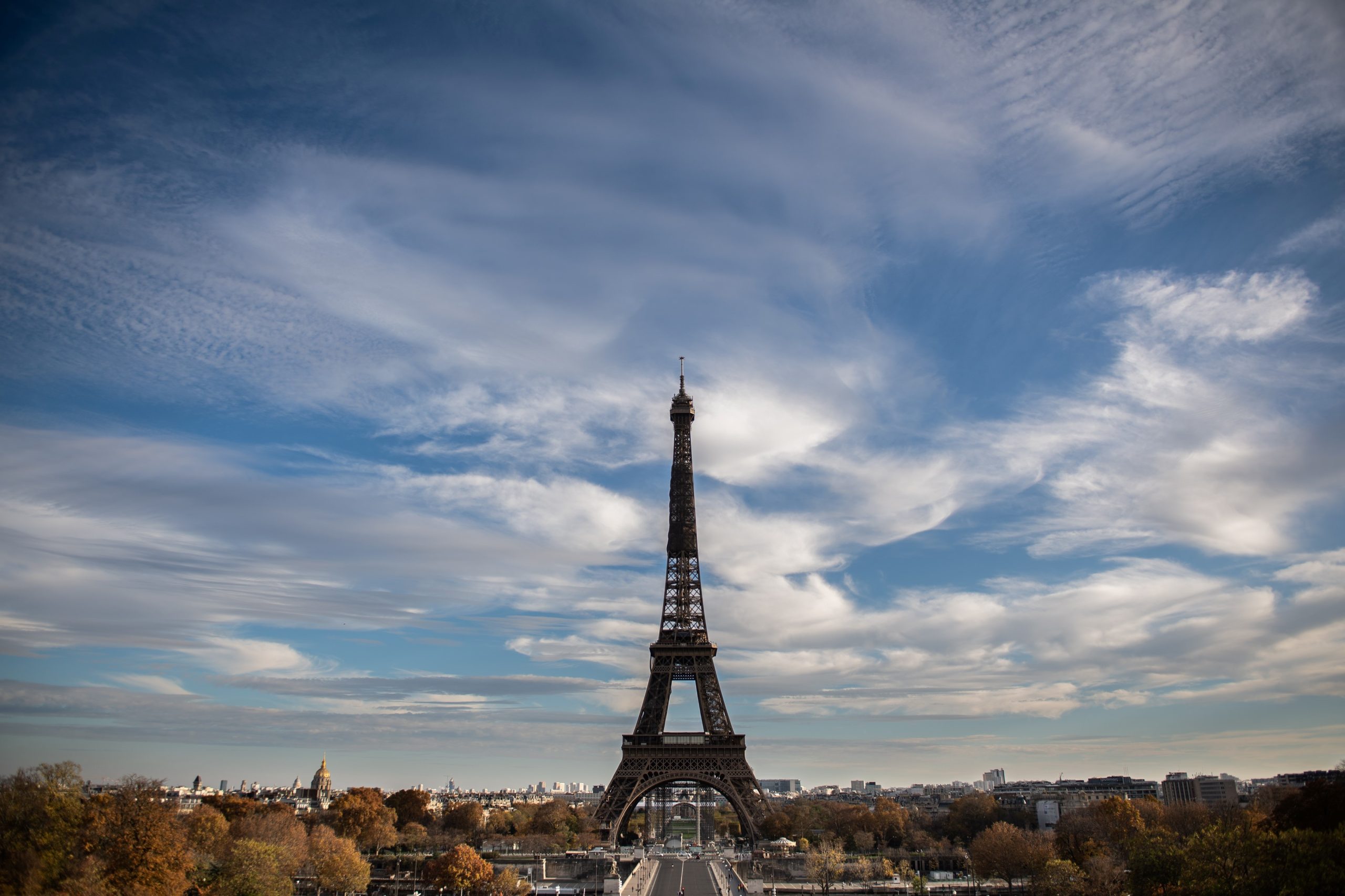 Torre Eiffel está cheia de ferrugem e a precisar de reparação