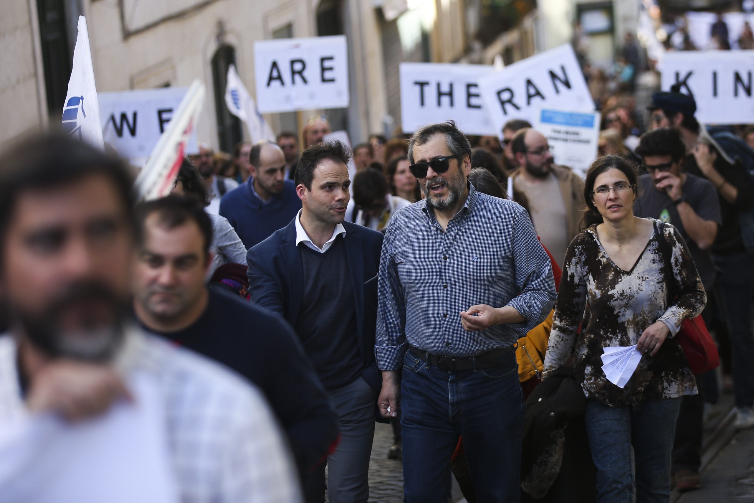 Maioria dos professores queria suspender greve mas proposta do Governo fê-los recuar