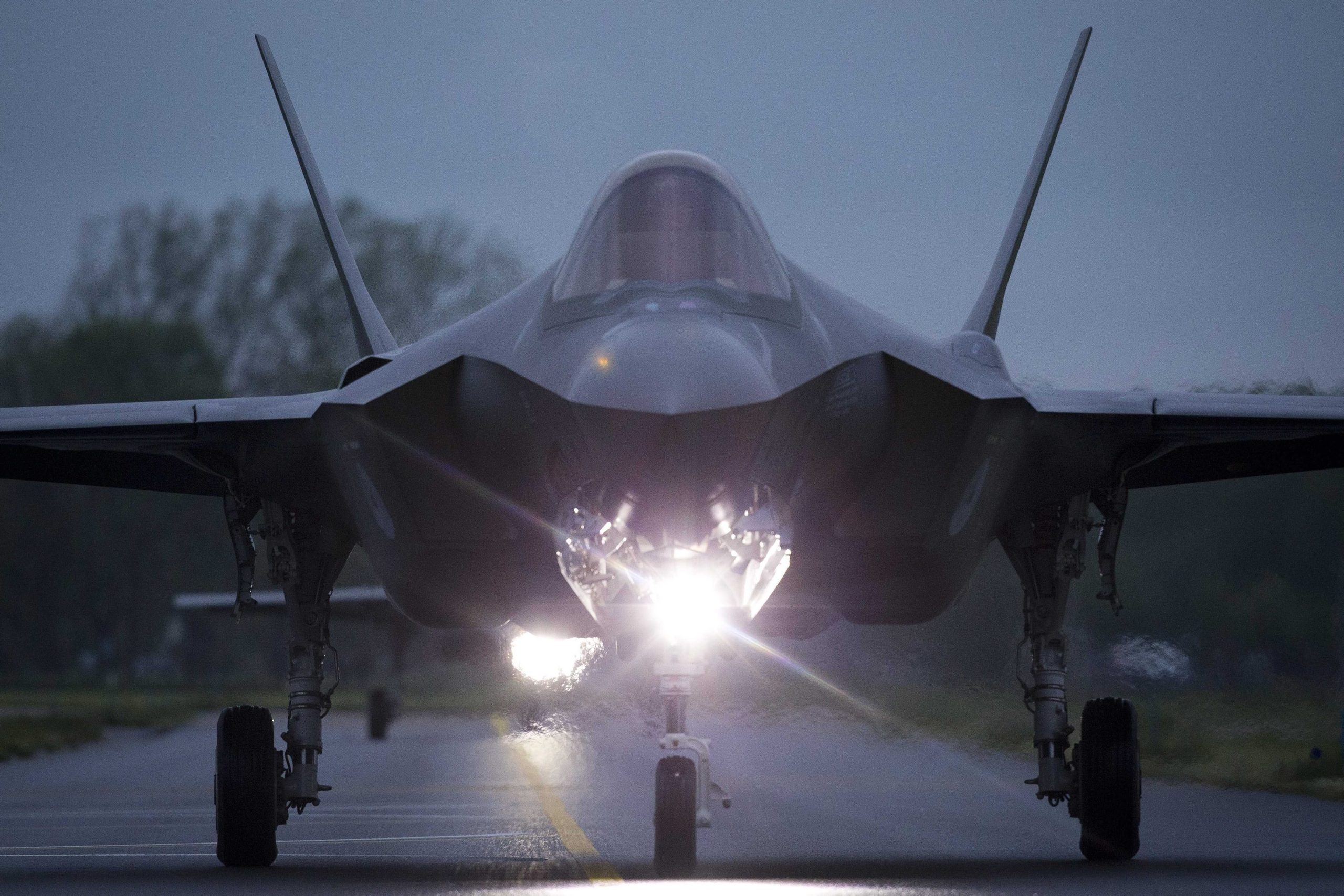 Caça F-35 da Marinha dos EUA cai na Califórnia