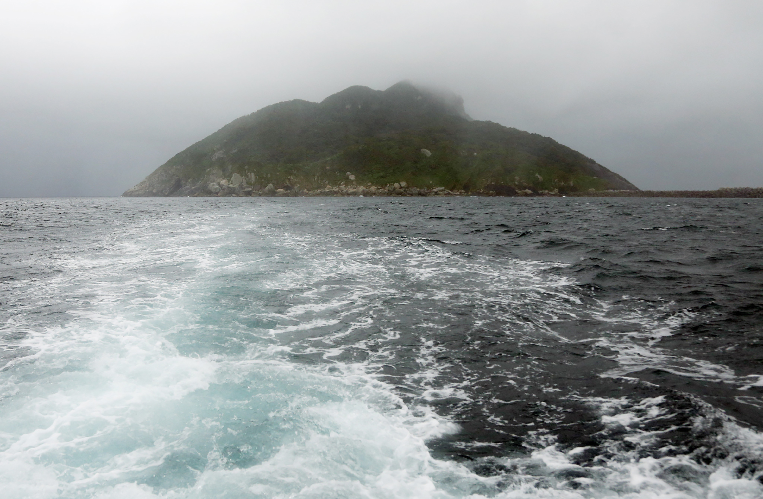 Até hoje, esta ilha só podia ser visitada por 200 homens, num único dia do ano. Em 2018, Okinoshima fecha definitivamente para visitas
