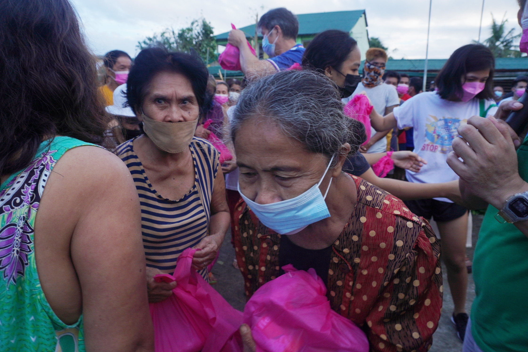 Novo balanço: Pelo menos 208 mortos em tufão nas Filipinas