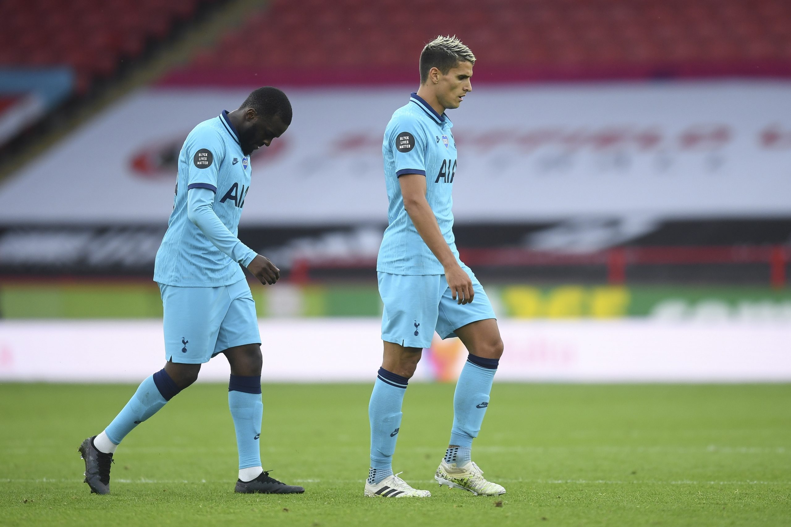 Sheffield United impõe-se ao Tottenham e Mourinho vê ‘Champions’ por um ‘canudo’