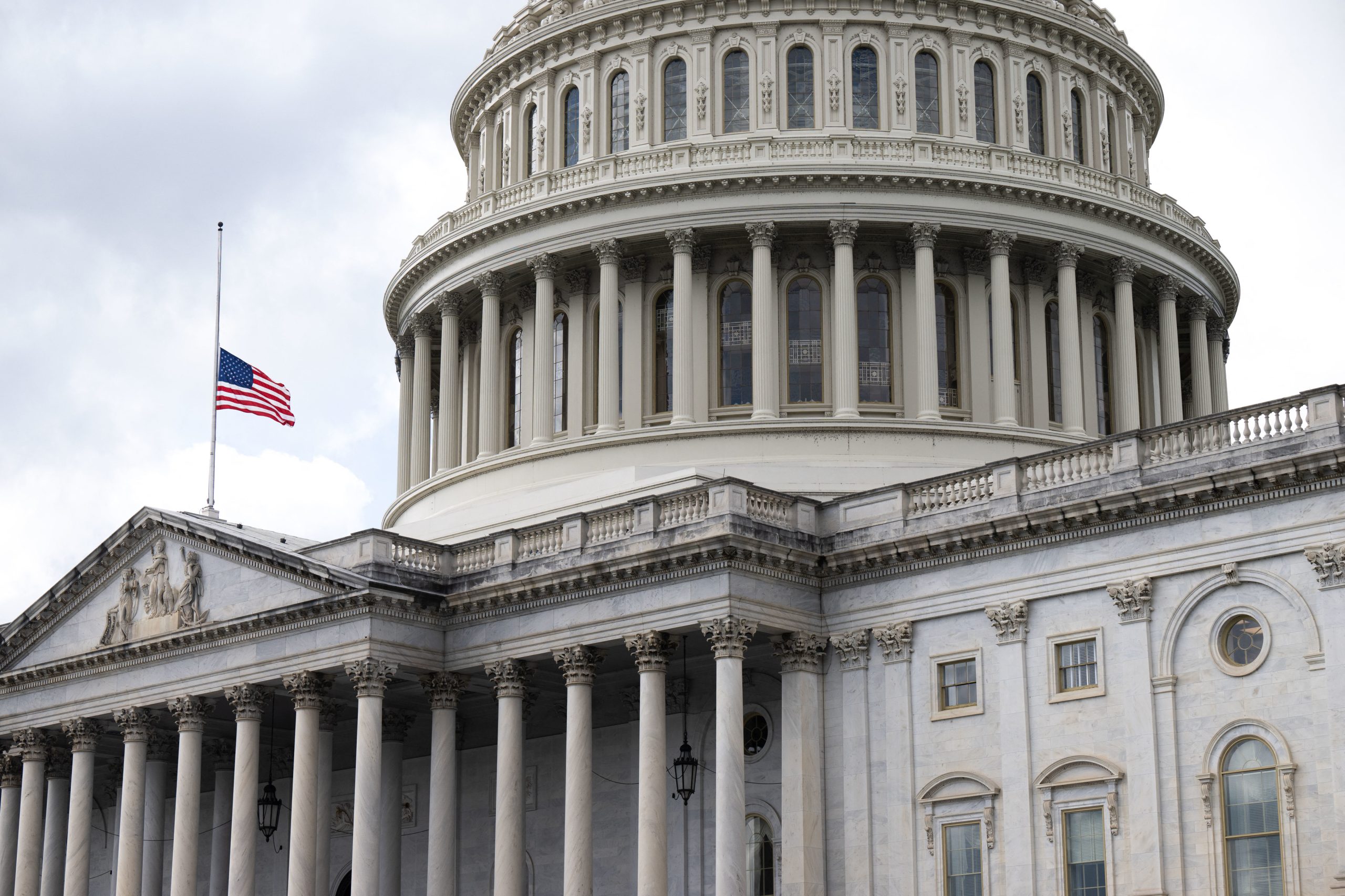 Fim do maior “shutdown” da história: Congresso aprova acordo orçamental nos EUA