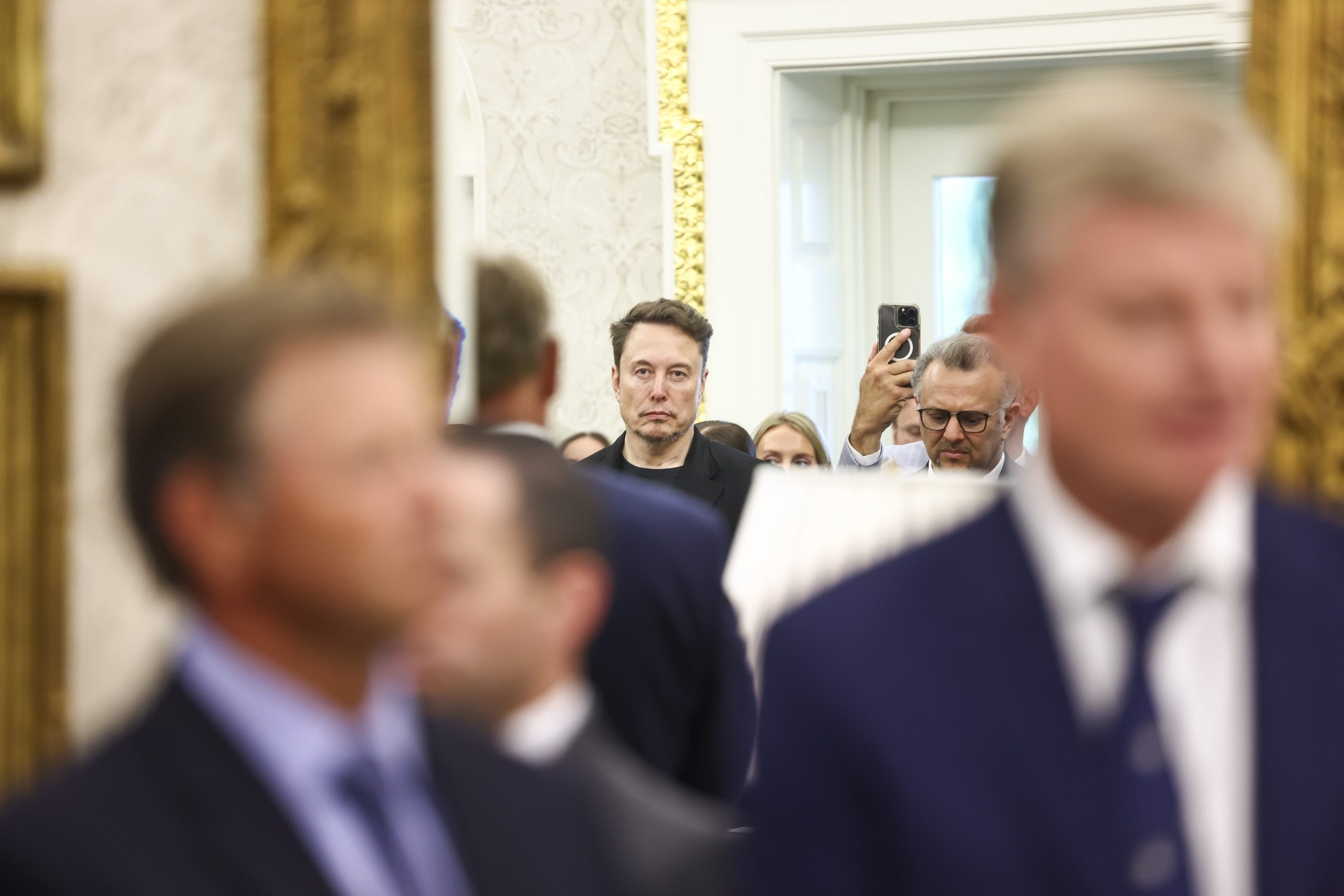 Musk diz está dececionado com plano fiscal de Trump. “Aumenta o défice orçamental”