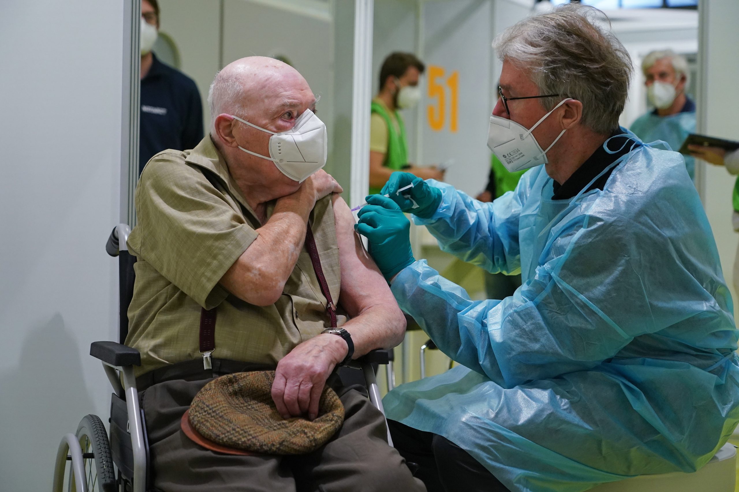Alemanha quer deixar idosos fora das prioridades na vacina da AstraZeneca