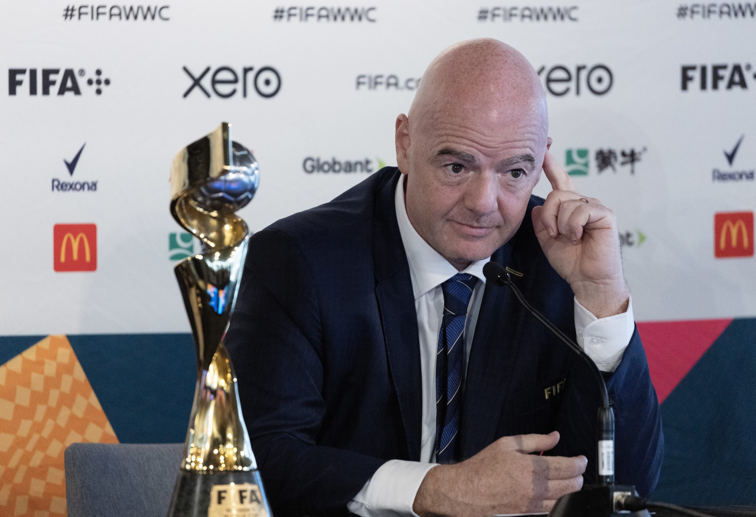 Presidente da FIFA diz que decisão que proíbe futebolistas e clubes de participarem em competições privadas “não muda nada”