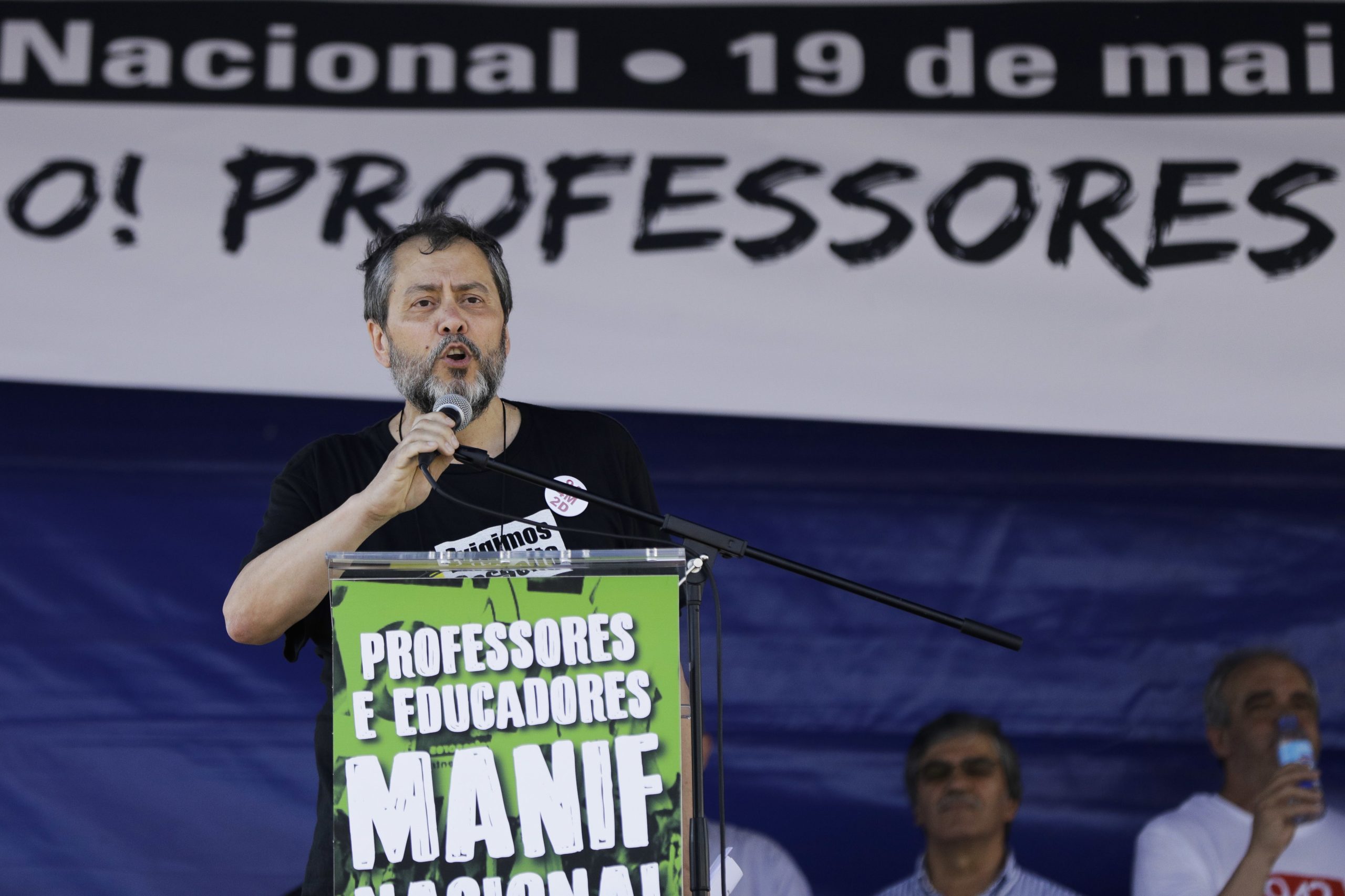 Sindicatos de professores avisam que “tempo dos compromissos acabou”