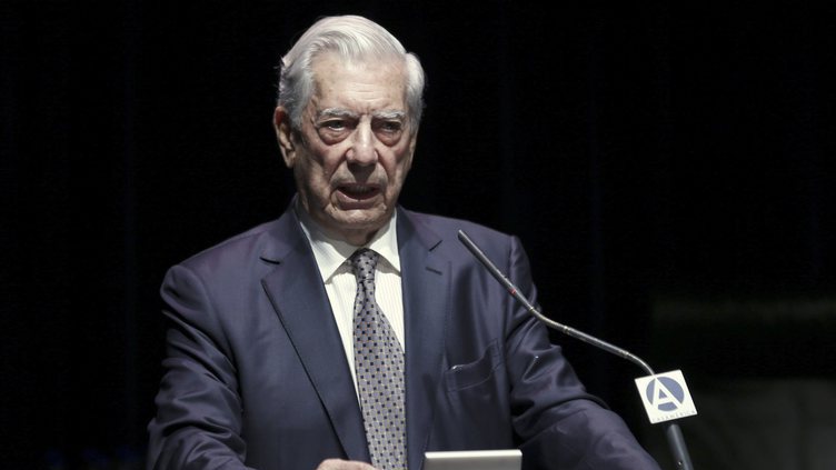 Vargas Llosa traça perigos para a democracia, o “melhor sistema”