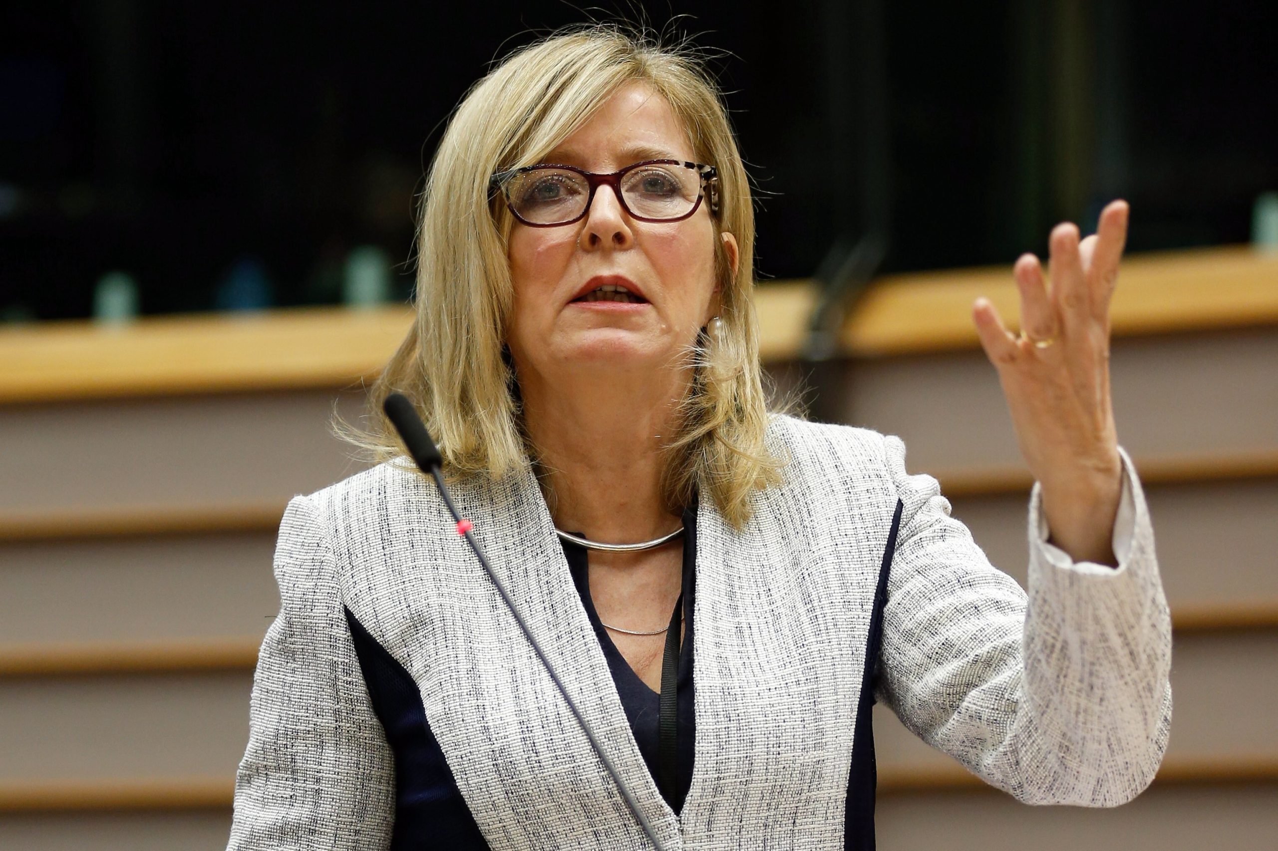 Provedora de Justiça afirma que Comissão Europeia não acautelou conflito de interesses