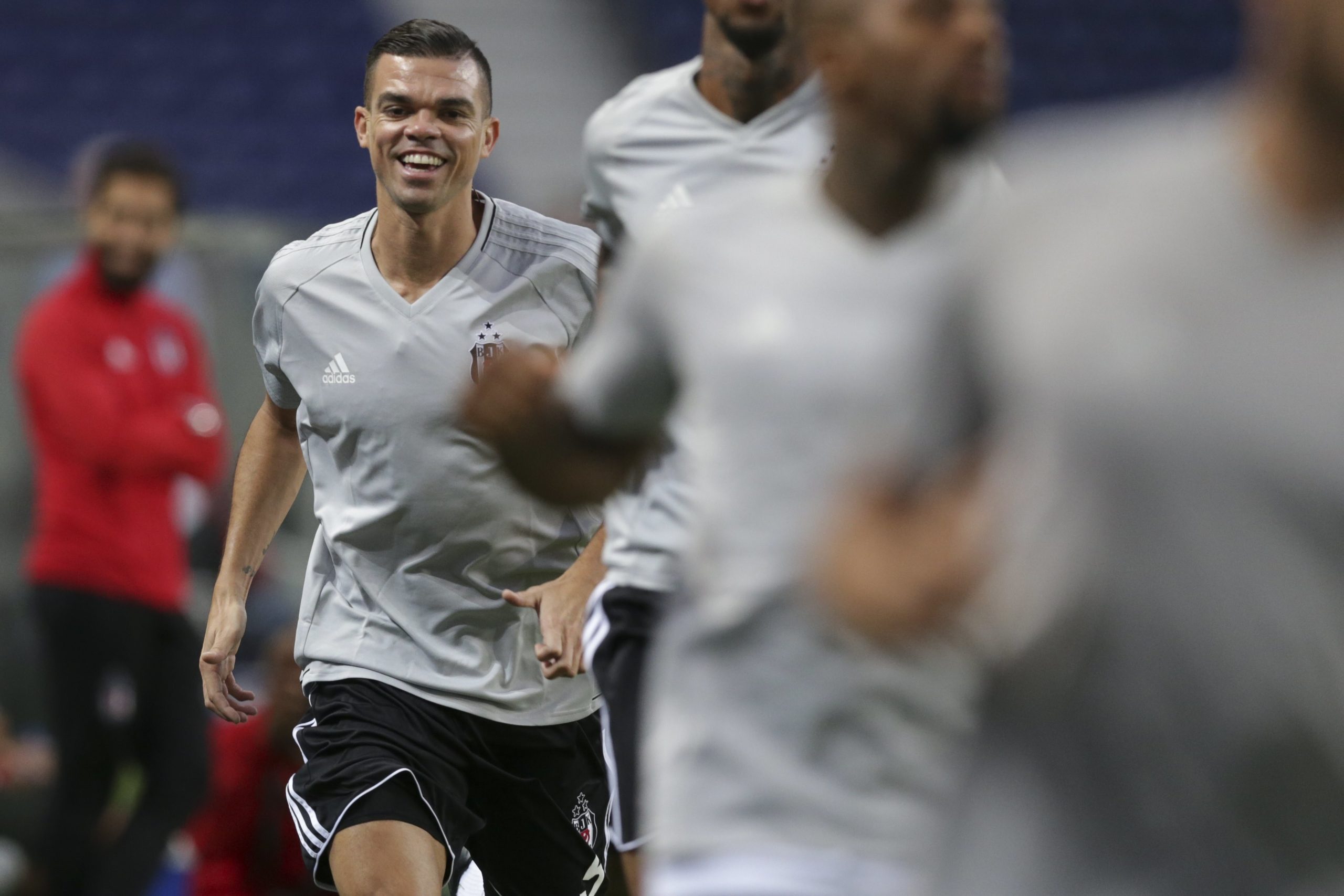 Oficial: Pepe está de regresso ao FC Porto