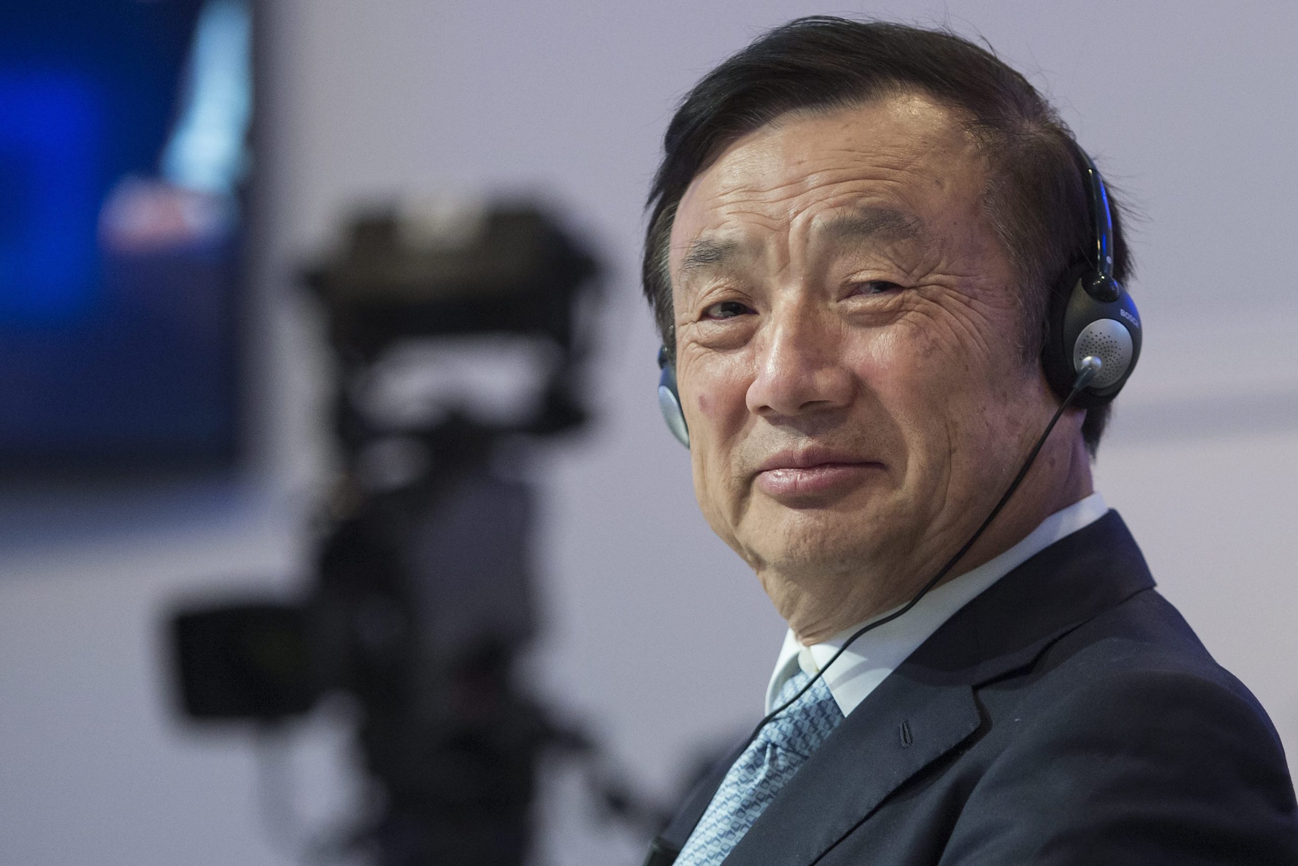 Fundador da Huawei diz que EUA “subestimaram a força” do grupo