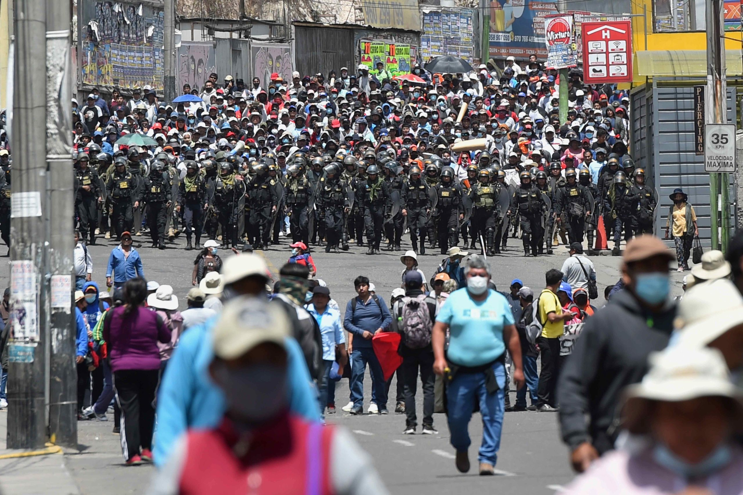 Novo Governo do Peru impõe estado de emergência em todo o país por 30 dias