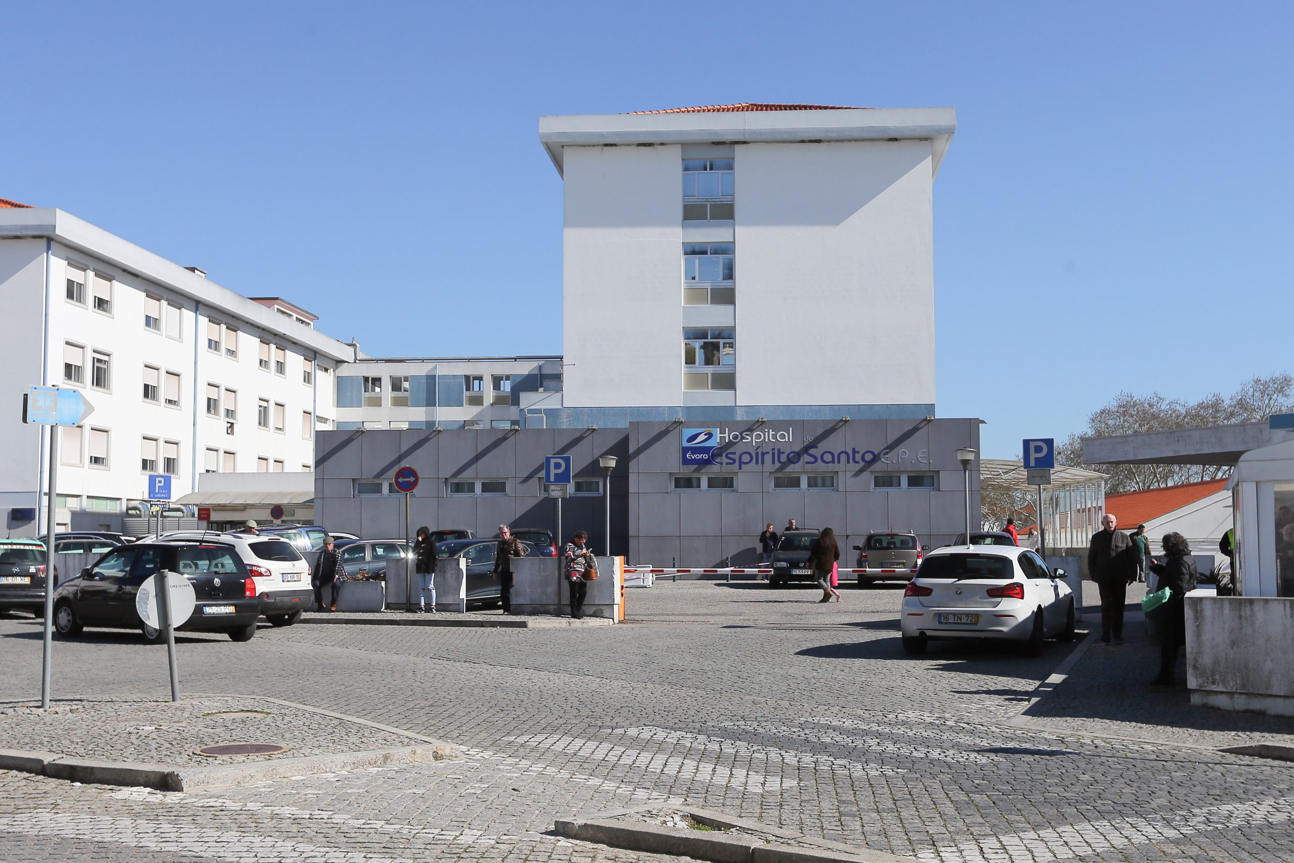 Hospital de Évora diz que bebé que morreu teve assistência imediata