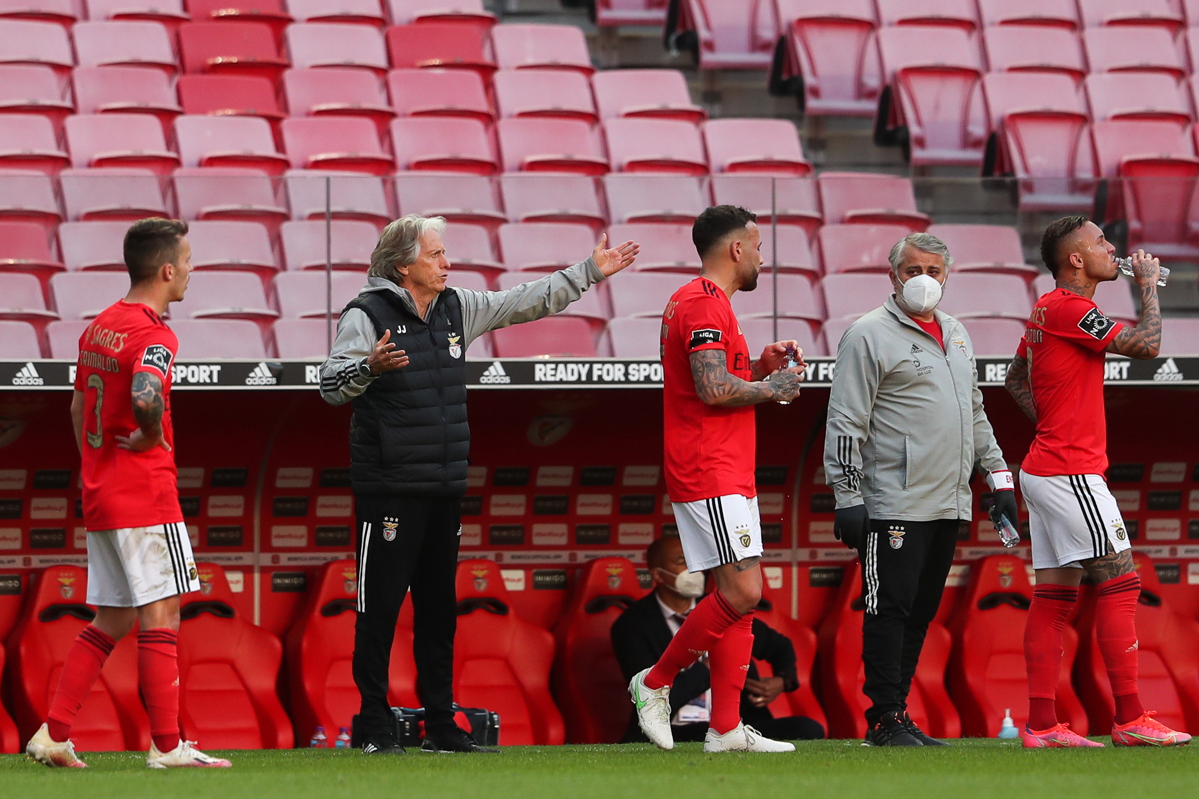 Benfica perde em casa com o Gil Vicente e fica mais longe do líder Sporting