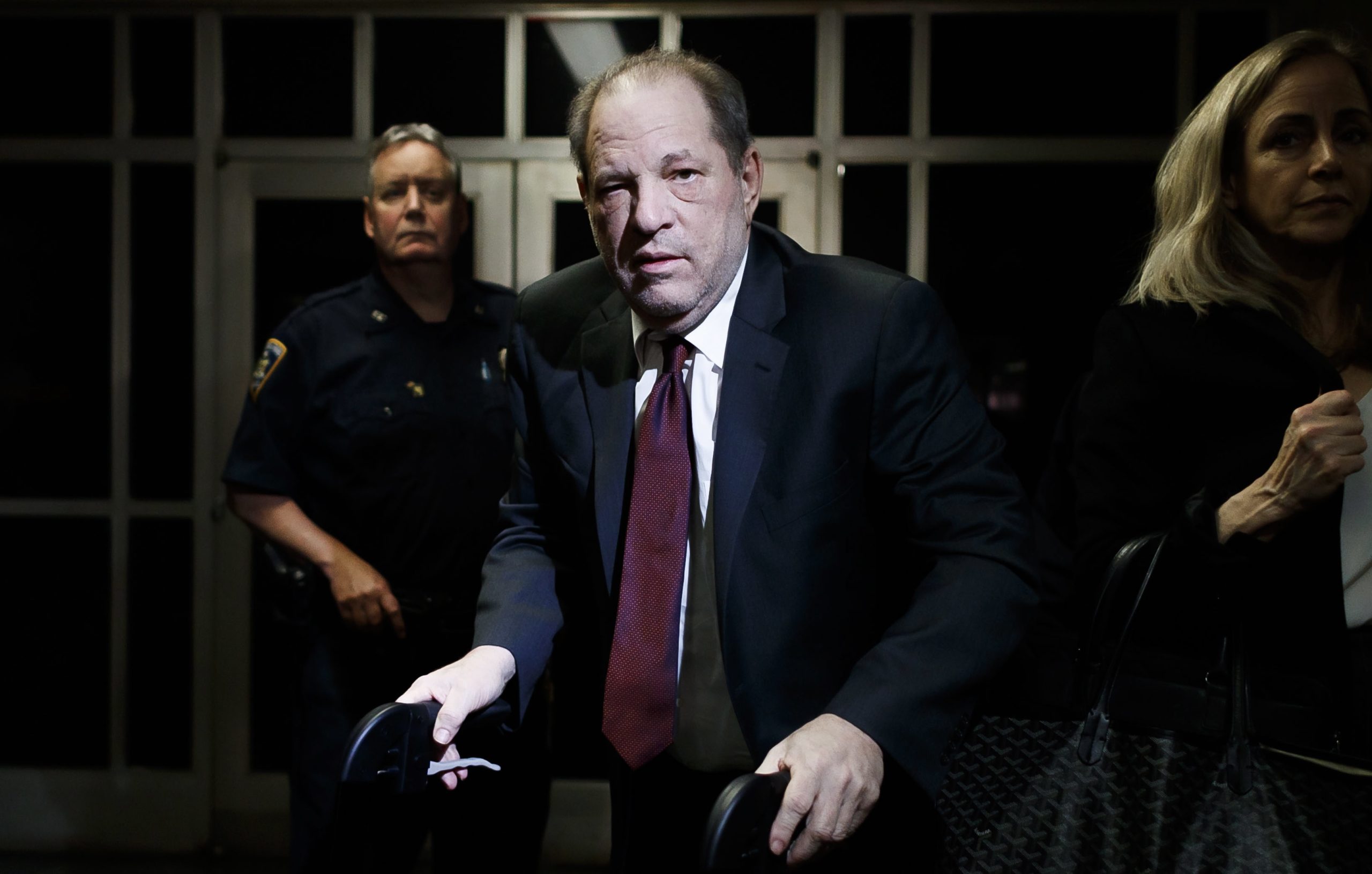 Harvey Weinstein está doente e a ser “monitorizado de perto” na prisão