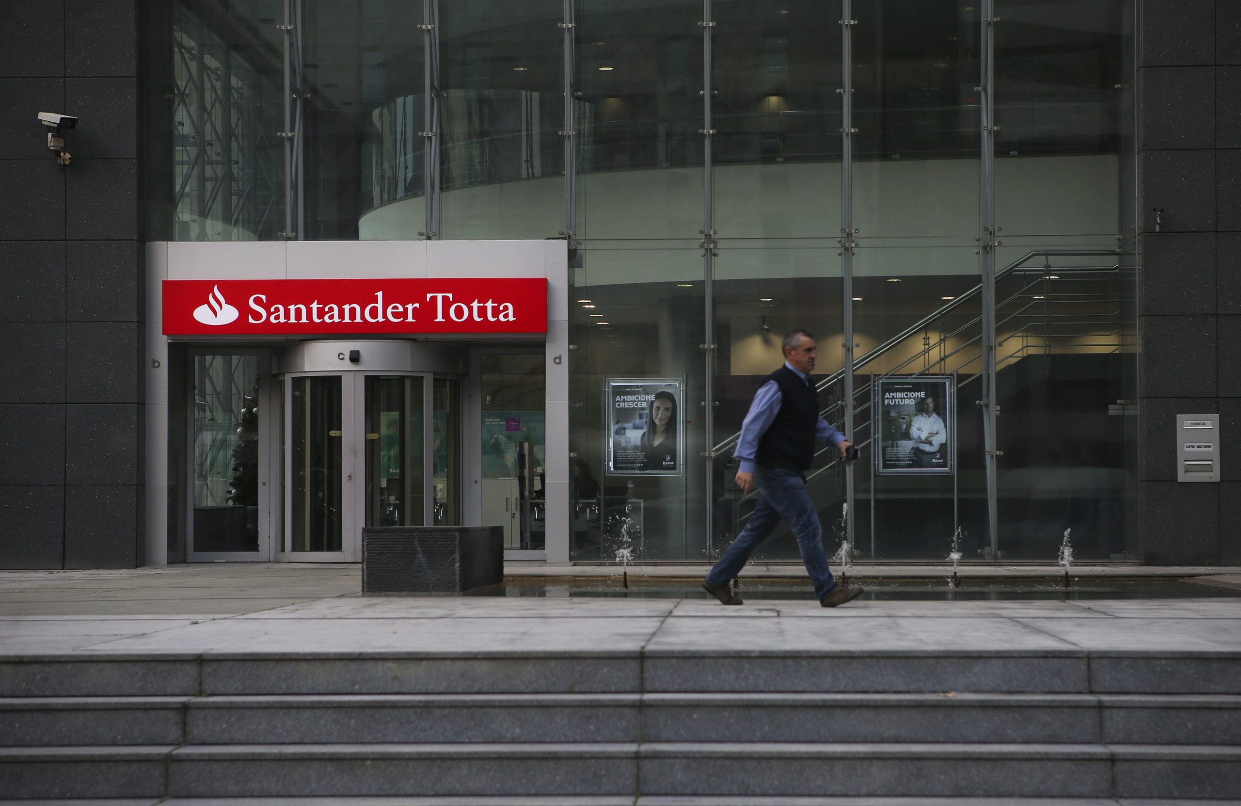BES: Santander Totta condenado a pagar 104 mil euros a cliente a quem vendeu obrigações