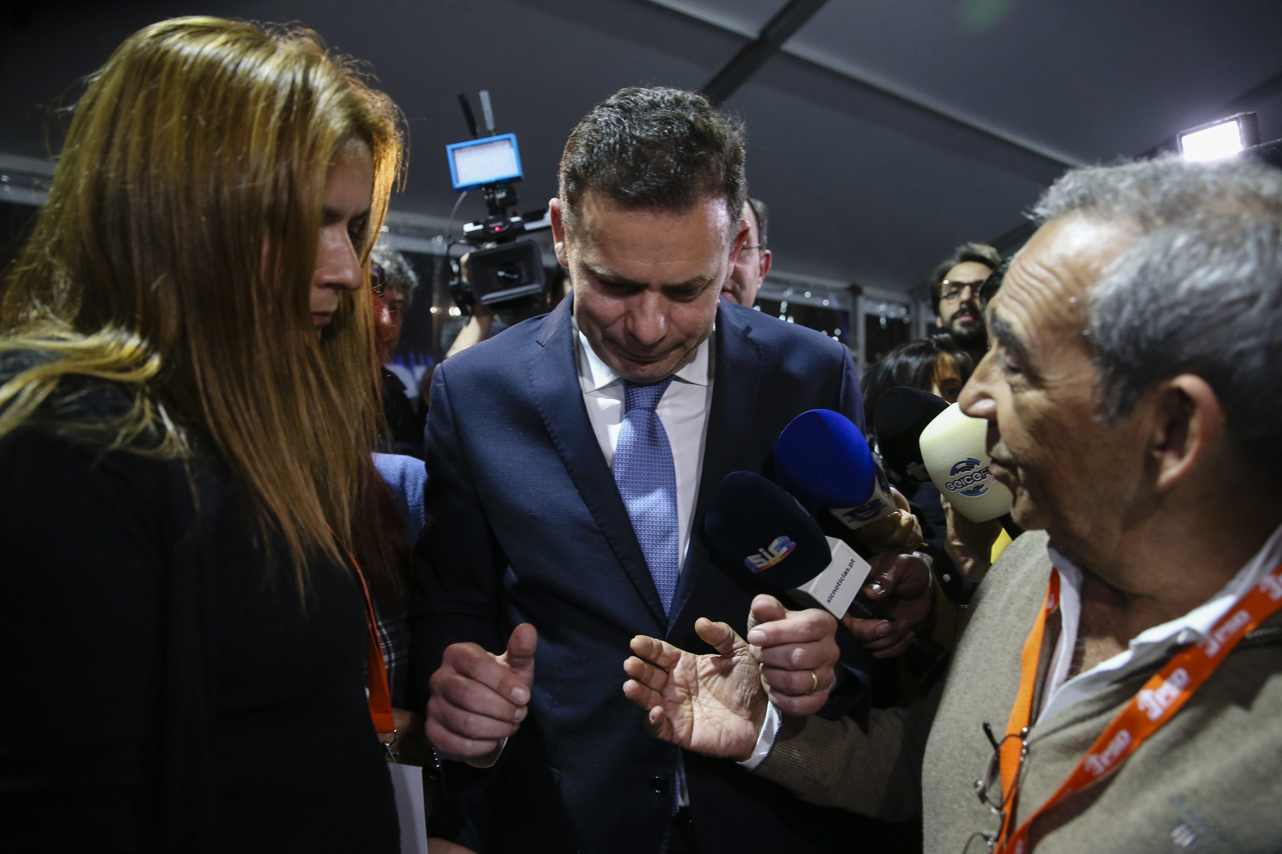 Luís Montenegro e Pinto Luz dos primeiros a votar para os órgãos nacionais do PSD
