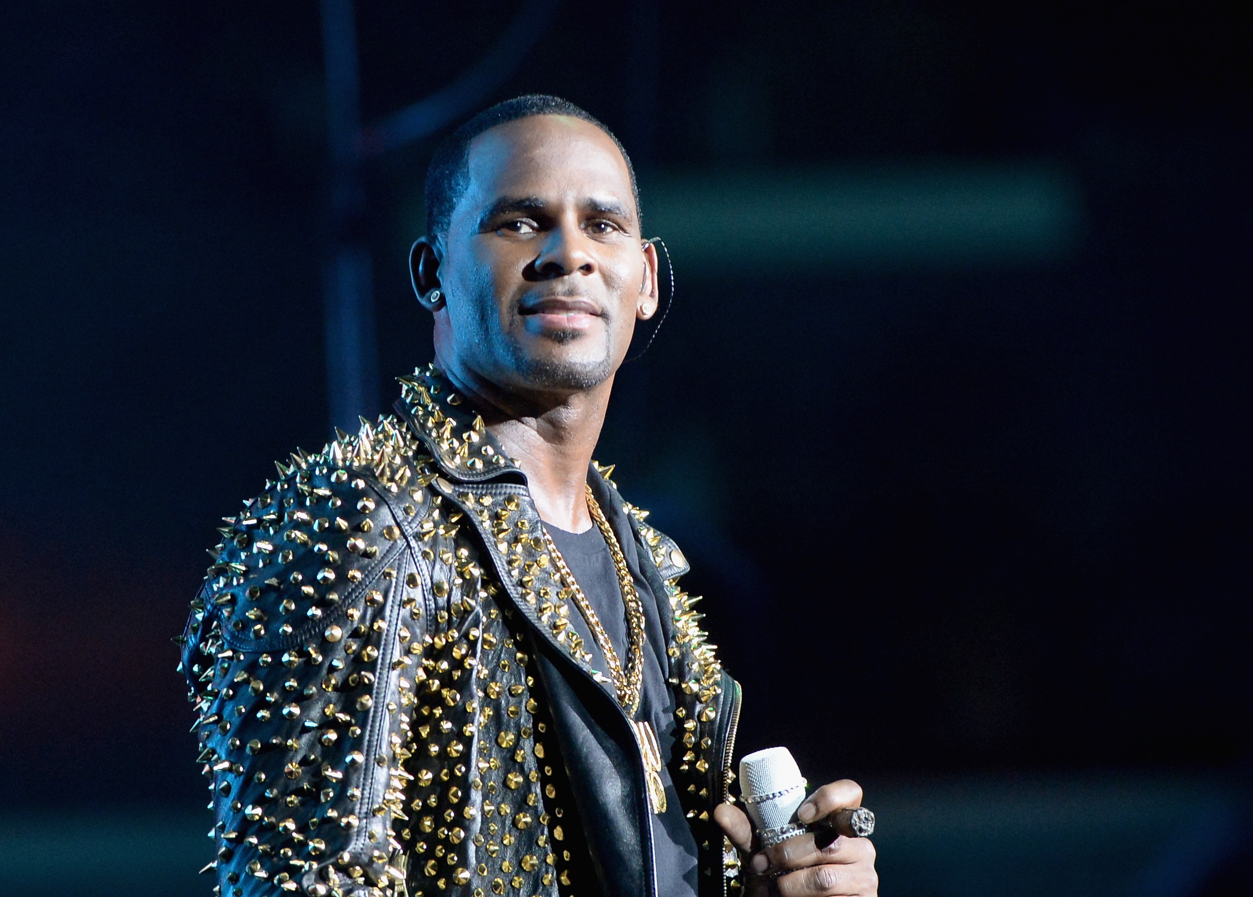Acusação conclui apresentação de caso no julgamento de tráfico sexual de R. Kelly