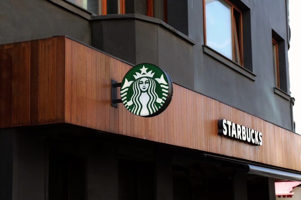 Starbucks aposta em CEO da Chipotle para superar dificuldades