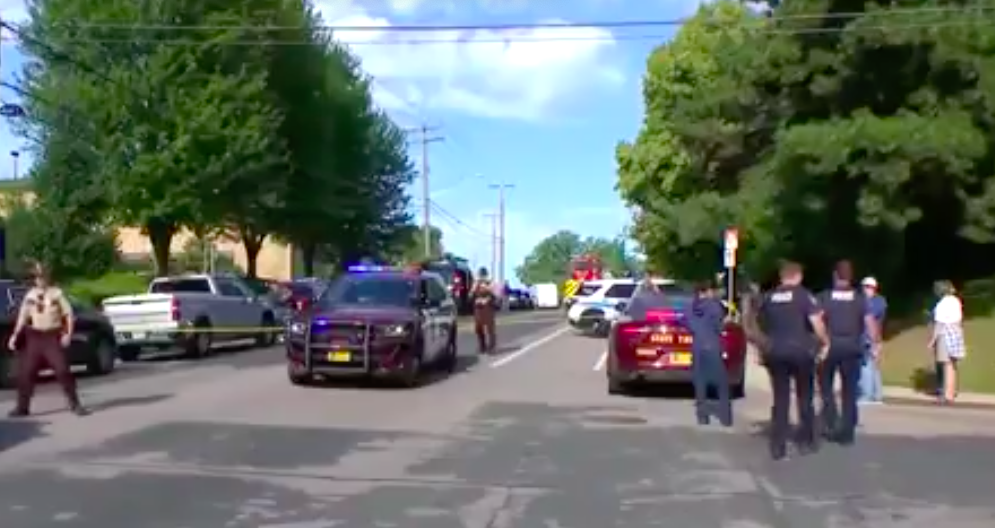 Tiroteio em escola católica em Minneapolis. Há pelo menos três mortos, inclusive o atirador