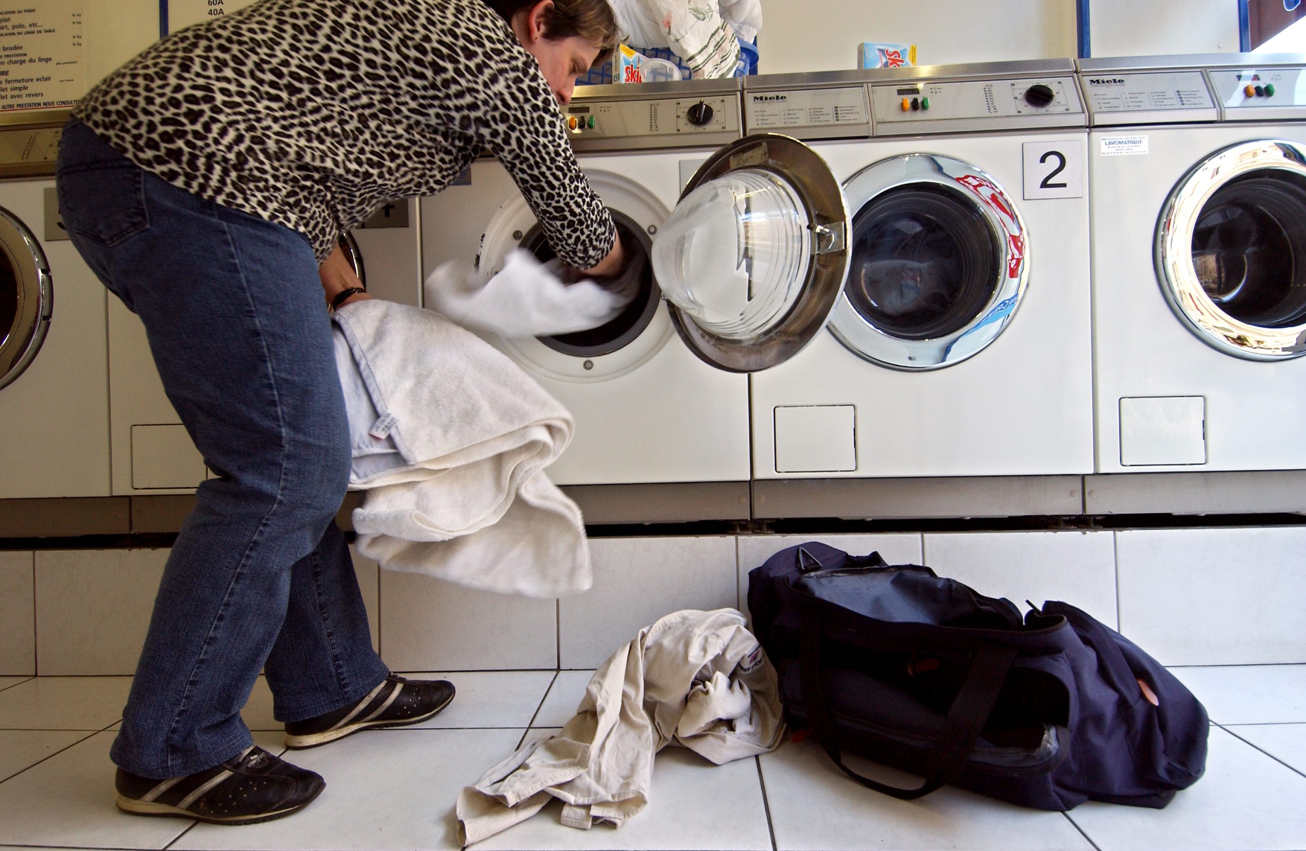 Como usar máscara, limpar a casa ou lavar a roupa em tempos de pandemia. DGS lança manual de saúde para o dia a dia