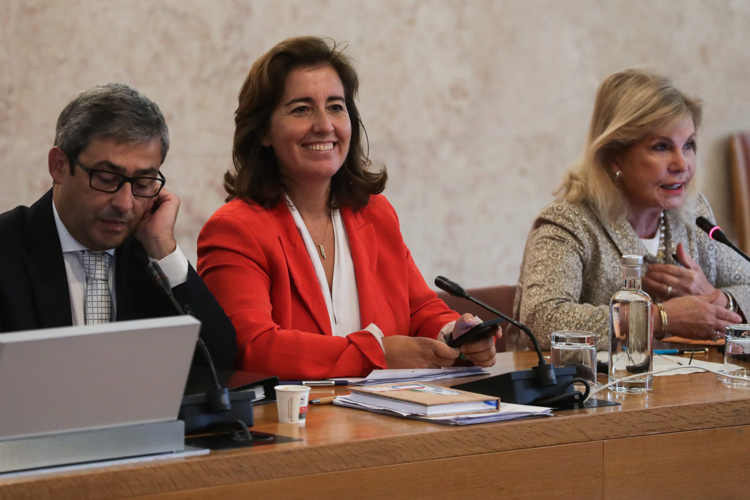 Desempregados de longa duração vão poder acumular subsídio com salário