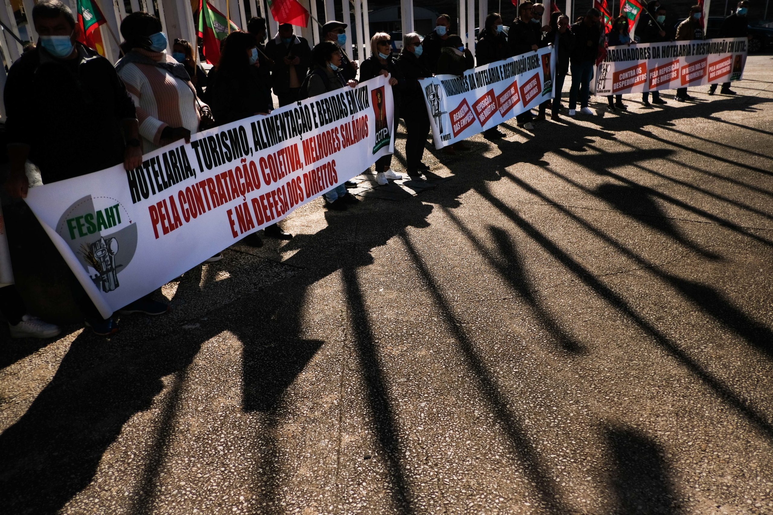 Trabalhadores da hotelaria e restauração manifestam-se contra baixos salários