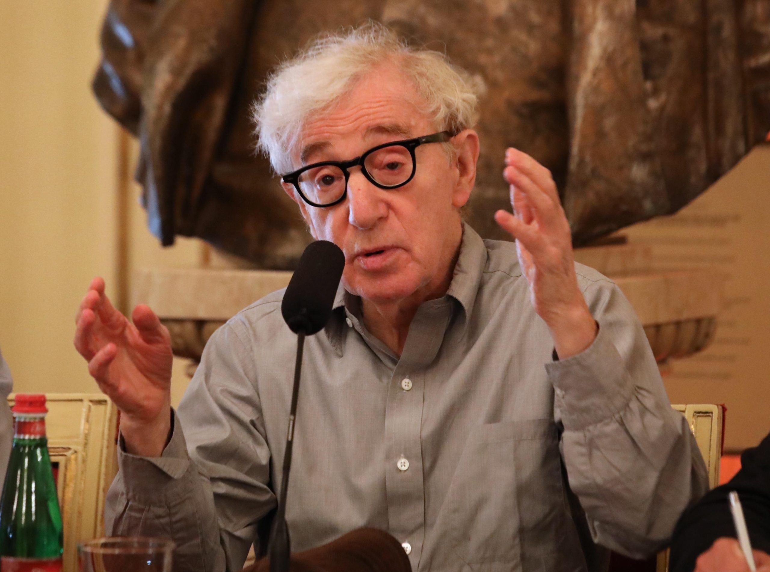 Woody Allen retira queixa contra Amazon após acordo